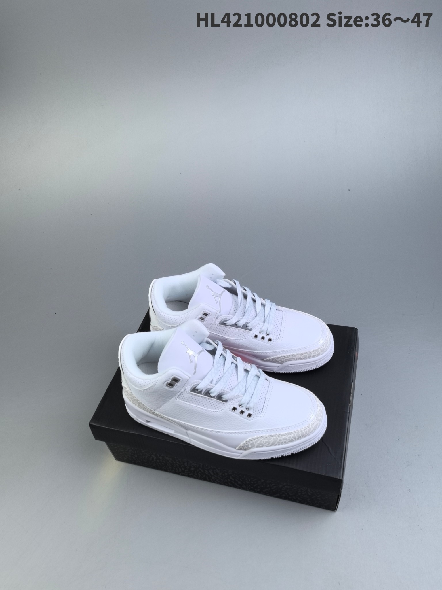 💰200
耐克 乔丹 A3 耐克 Nike Air oran 3 Retro SE 乔3 复刻篮球鞋 乔丹3代 三代 男女子运动鞋，作为 A 系列中广受认可的运动鞋之一，搭载与 2297 元年款类似的轻盈可视缓震配置。经典细节和材料，纪念成就不凡的传奇鞋款。鞋面采用织物、皮革与合成材质组合设计，经久耐穿，营造出众结构化支撑，后跟搭载 Nike Air 缓震配置，缔造轻盈回弹的舒适脚感，橡胶外底提供强劲抓地力，可驾驭多种地面。
货号：136064-103 
编码：L421000802 Size:36～47