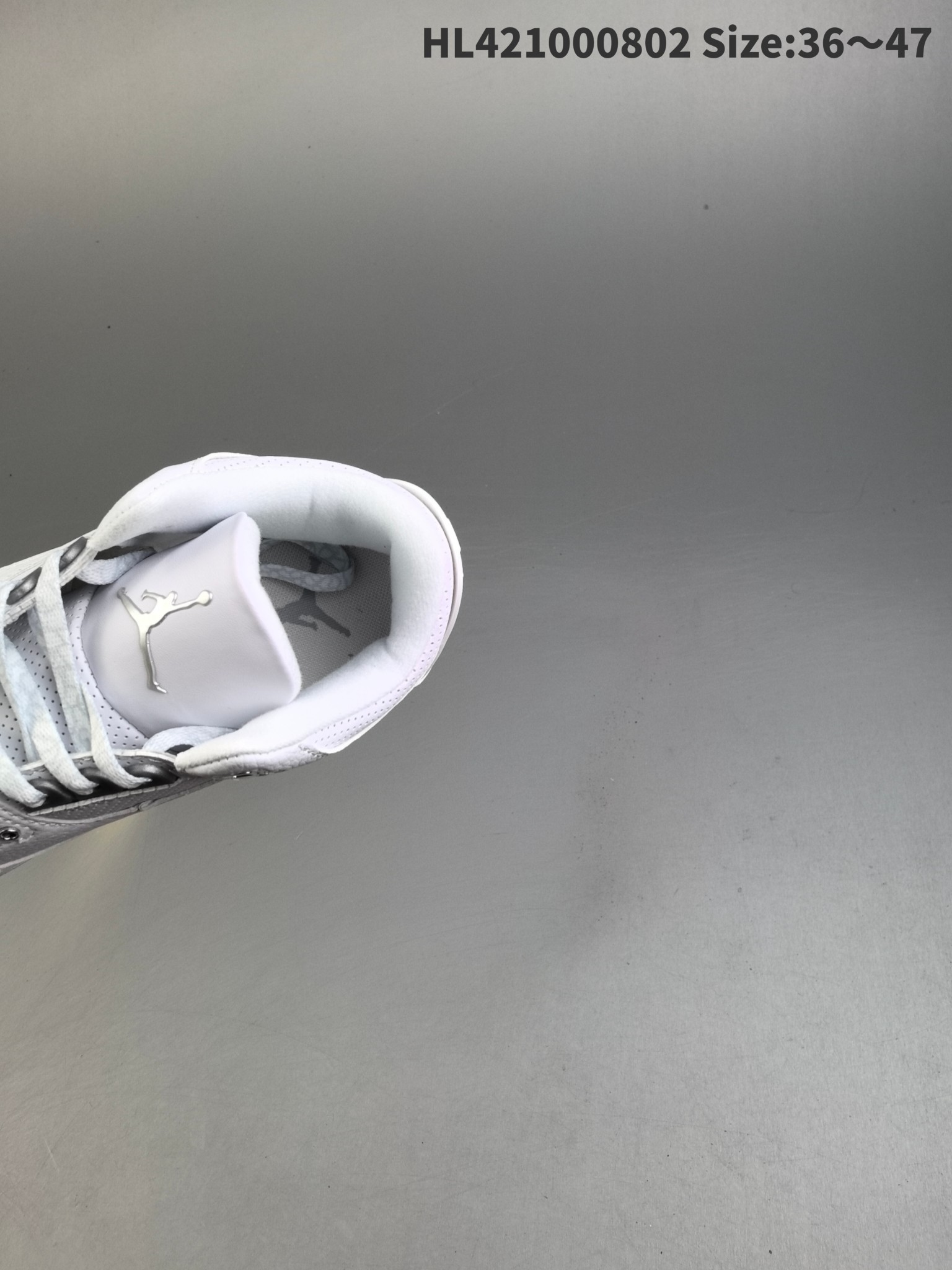 💰200
耐克 乔丹 A3 耐克 Nike Air oran 3 Retro SE 乔3 复刻篮球鞋 乔丹3代 三代 男女子运动鞋，作为 A 系列中广受认可的运动鞋之一，搭载与 2297 元年款类似的轻盈可视缓震配置。经典细节和材料，纪念成就不凡的传奇鞋款。鞋面采用织物、皮革与合成材质组合设计，经久耐穿，营造出众结构化支撑，后跟搭载 Nike Air 缓震配置，缔造轻盈回弹的舒适脚感，橡胶外底提供强劲抓地力，可驾驭多种地面。
货号：136064-103 
编码：L421000802 Size:36～47