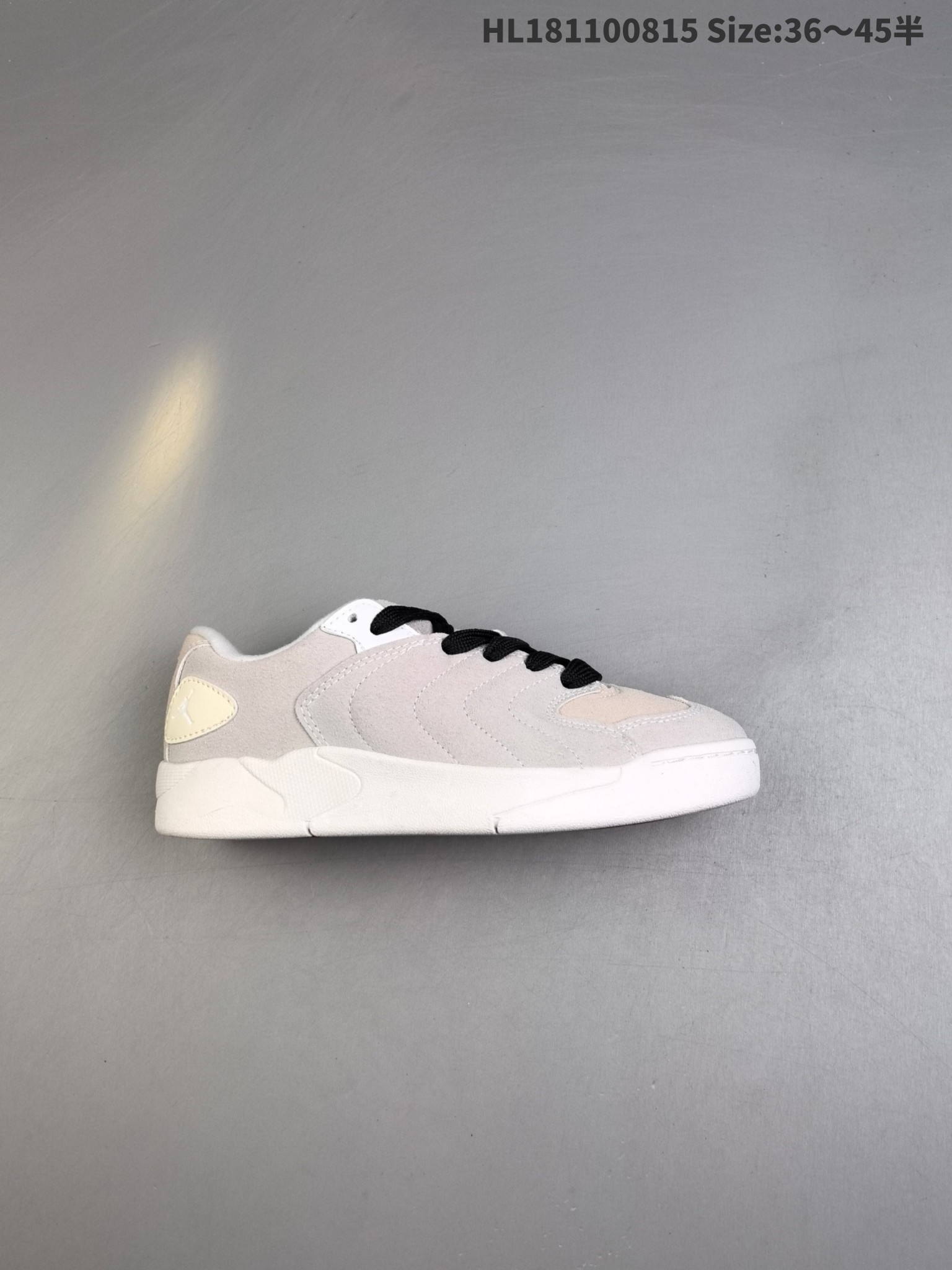 公司级✅Nike耐克男鞋2025冬季新款 JORDAN SESSION 运动休闲篮球鞋 延续90年代滑板鞋的面包轮廓造型,采用全皮质鞋身内衬加厚设计,后跟点缀Jumpman Logo,整体风格低调干练. 搭载橡胶大底,具备耐磨、防滑性能,适合日常休闲及轻度运动场景. 货号:lB3731-001 D:HL181100815 半