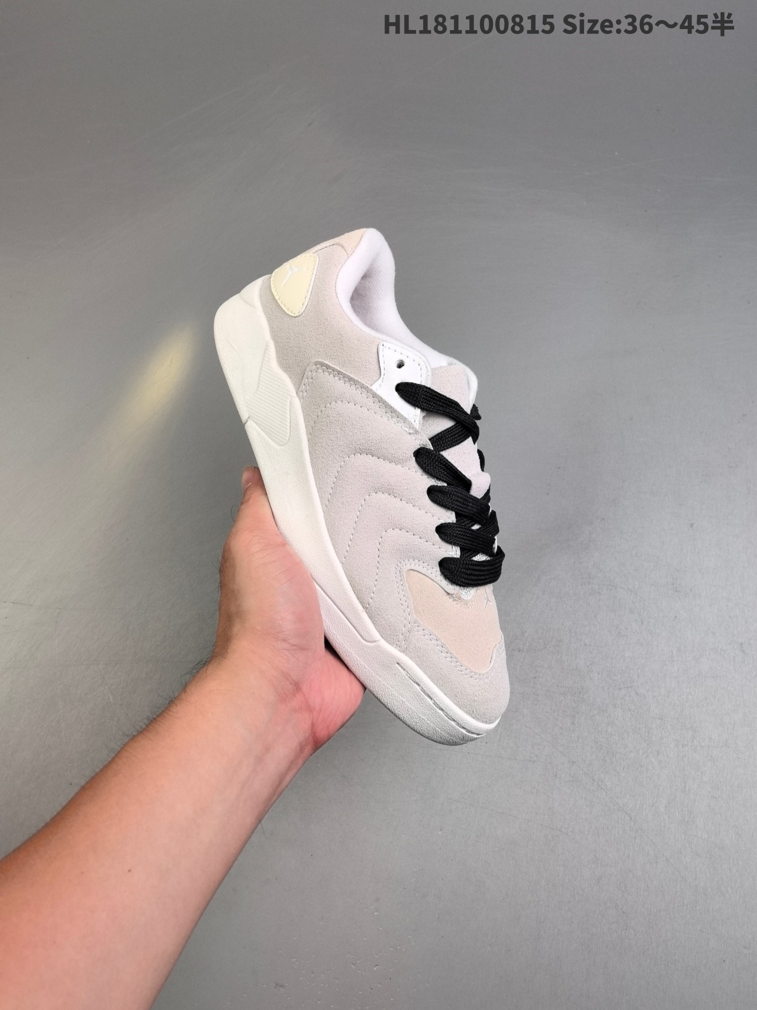 集合 公司级✅Nike耐克男鞋2025冬季新款 JORDAN SESSION 运动休闲篮球鞋 延续90年代滑板鞋的面包轮廓造型,采用全皮质鞋身内衬加厚设计,后跟点缀Jumpman Logo,整体风格低调干练. 搭载橡胶大底,具备耐磨、防滑性能,适合日常休闲及轻度运动场景. 货号:lB3731-001 D:HL181100815 半