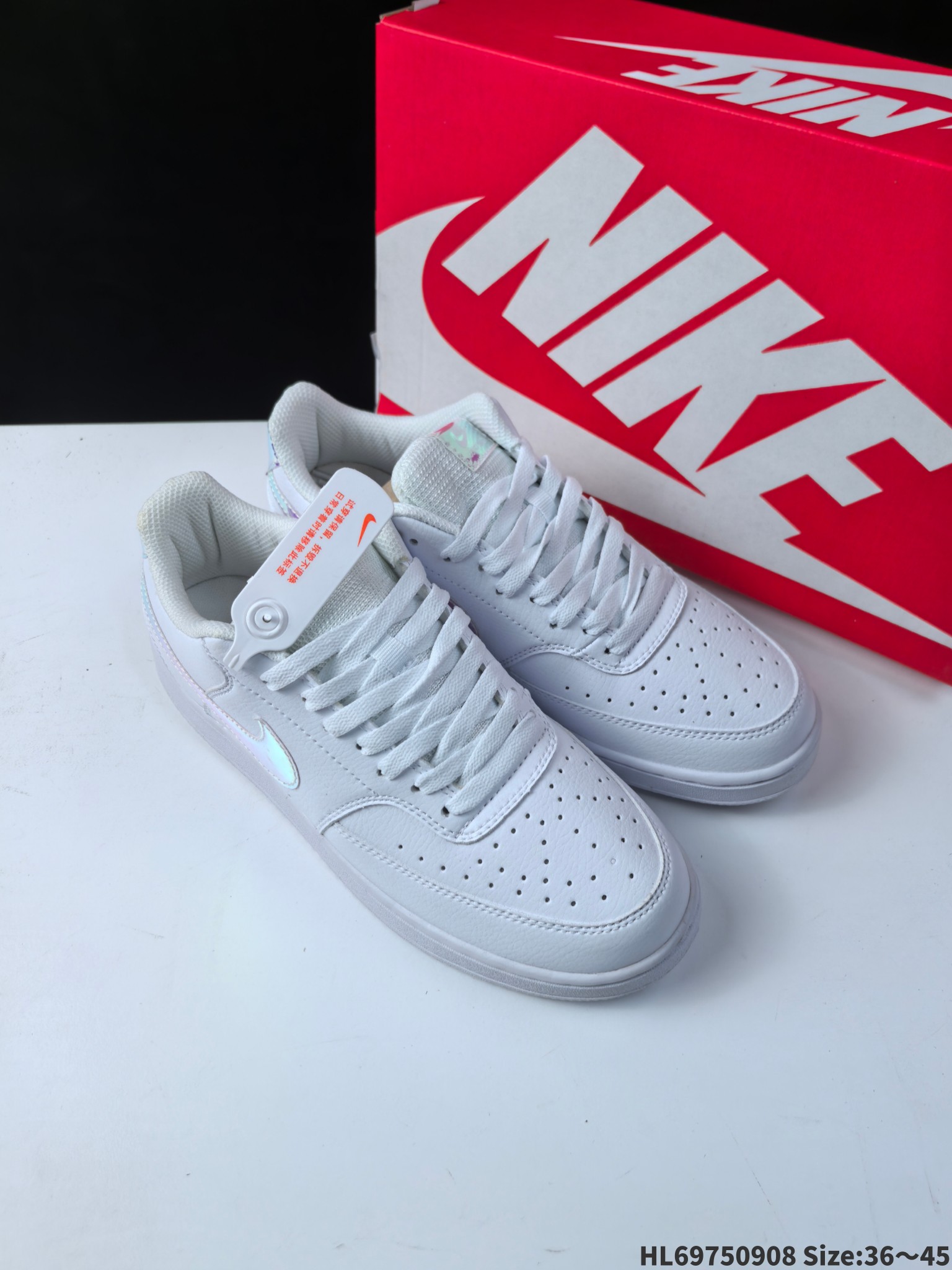 集合💰175
Nike Court Viion 1 Lo 耐克 低帮 白蓝黄 鞋身以白色作为主色调，使鞋款十分搭，同时鞋身两侧oo Logo使用海军蓝打造，后跟Nike字样则以黄色呈现，使鞋子更为炫酷。鞋舌黄色绣标上Nike oo Logo采用海军蓝点缀，后跟饰片辅以镭射点缀，鞋舌是网眼布材料，增强了透气性，白色中底搭配黄色橡胶大底，整体就是小白鞋设计，十分搭。
货号：C5463-100/101/102 2987-001/102/103 C5434-111 FJ5480-100 F0320-133 C5596-100 
编码：L69750908 ize:36～45