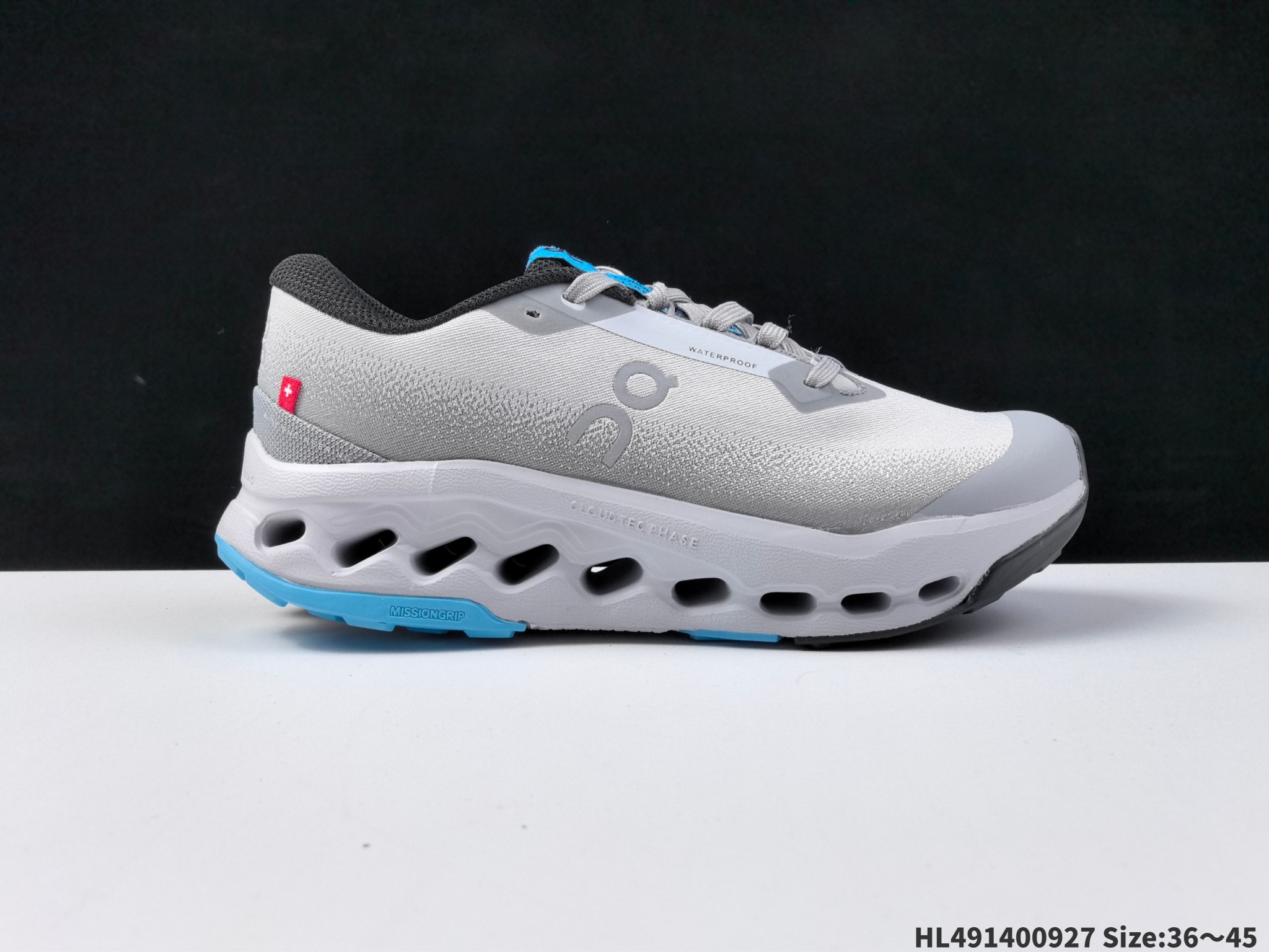 集合💰240 
On昂跑 Clouurfer Trail 2 P
户外街头机能风跑步鞋
Clou i Ege户外机能融合街头潮流
越界开启全新都市探索
ClouTec®专利科技鞋底搭载耐温耐用革新中底泡棉 同时以摇椅圆弧的机能感轮廓 
带来流畅平稳的迈步 轻量透气的工程网格结合环保人造麂皮 衬托出活力醒目的视觉效果
是日常穿搭、旅行和城市探索的理想之选L491400927 ie:36～45