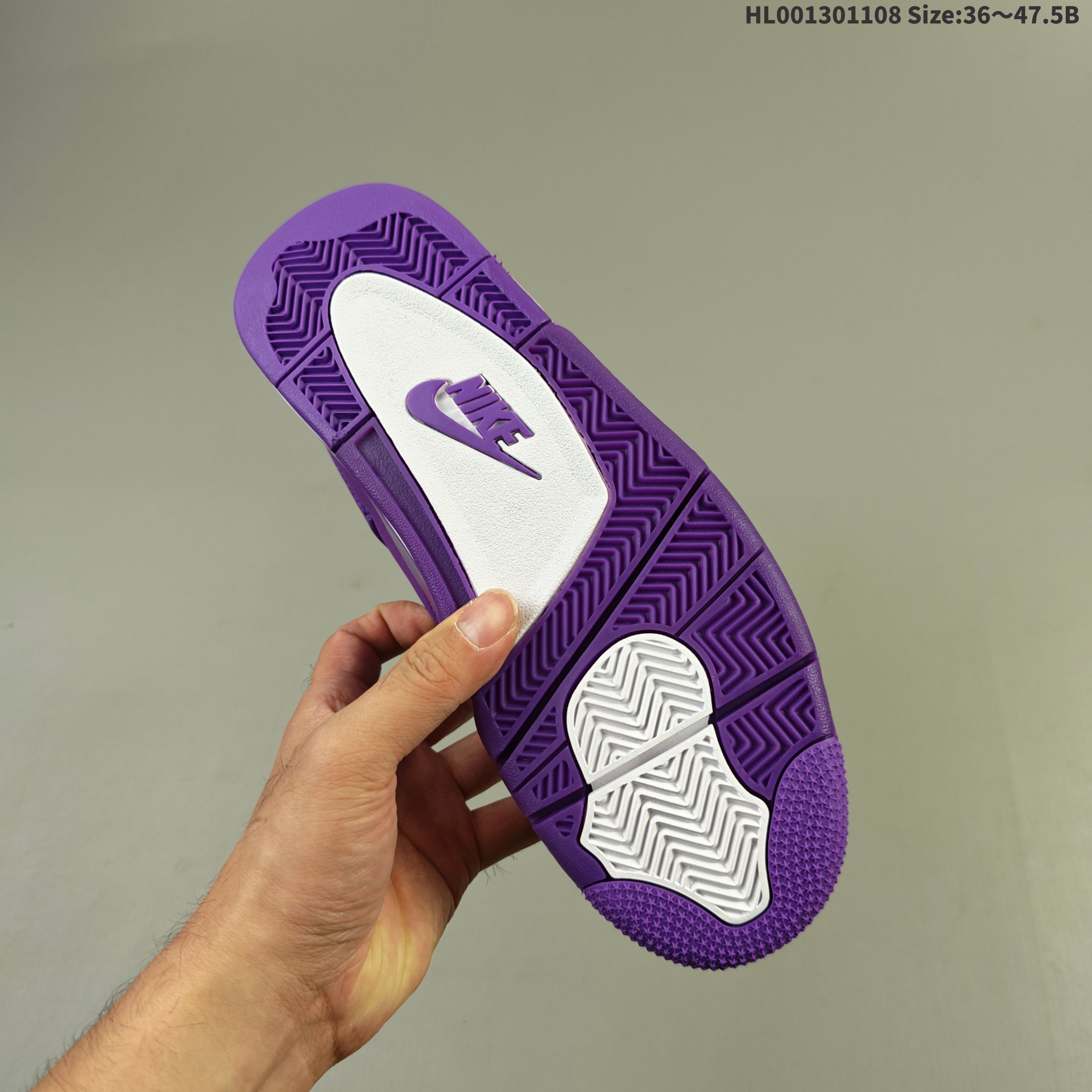 💰130   
真标带半码
Nigel Sylvester x Air Jordan 4 OG "Brick By Brick" BIKE 紫砖 AJ4 乔丹4代 aj4 乔4 紫砖 乔丹篮球鞋系列 该配色以紫砖为主题，鞋面采用优质绒面革，挡泥板处采用皮革制成，层次分明；鞋侧身紫色网格透出3M反光内层，鞋舌顶端紫色的标签，以紫色Jumpman Logo以及白色Flight刺绣字样，彰显球鞋身份。鞋带孔、鞋帮三脚架及后跟位置的提环使用紫色TPU材质呈现，给鞋身带来更多色彩层次感。鞋头侧处迷你Swoosh Logo采用白色刺绣呈现，后跟位置原本的"Nike Air"标志则被改为了"Bike Air"致敬Nigel Sylvester对BMX的热爱，联名身份直接拉满；中底使用紫色妆点，呼应鞋身设计，最后以搭载有开窗式Air Maxd气垫的中底及紫白外底上的紫色Nike Swoosh Logo进行收尾。
货号：HF4340-803
尺码：36 36.5 37.5 38 38.5 39 40 40.5 41 42 42.5 43 44 44.5 45 46 47.5HL001301108 Size:36～47.5B