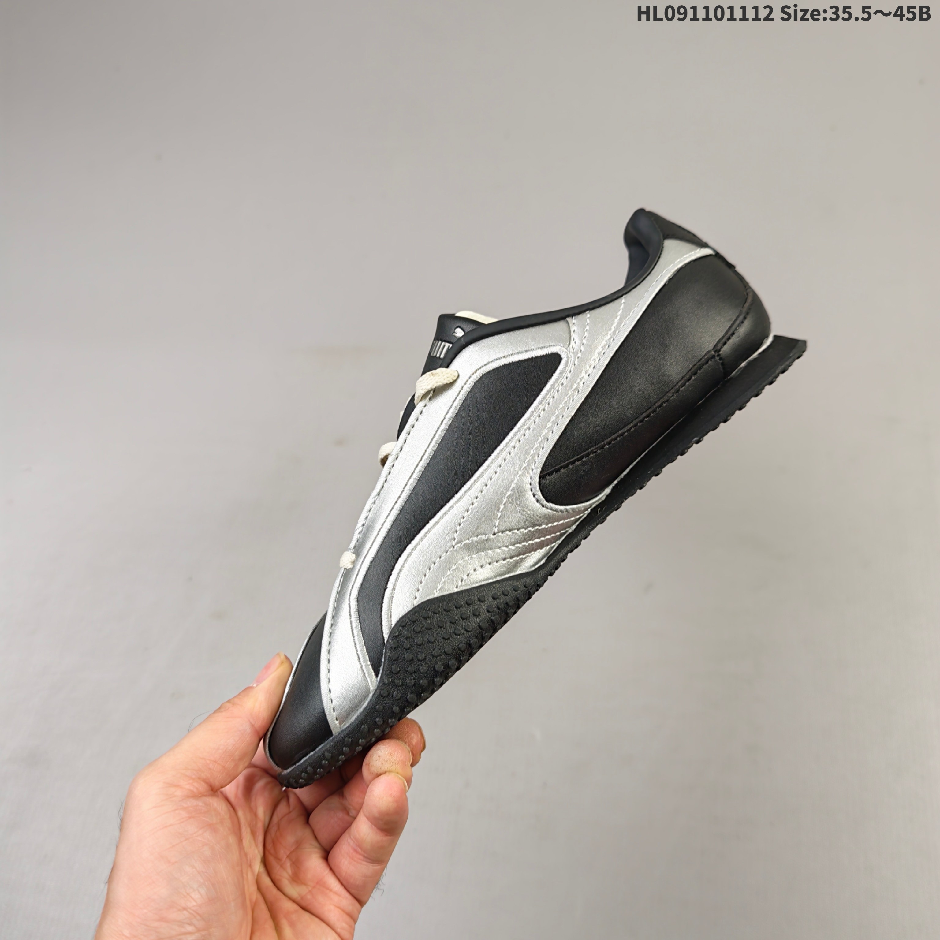 💰110 ❤️彪马Puma Bella Low 贝拉V2系列低帮薄底德训复古风经典百搭休闲慢跑鞋 货号：404043-01 尺码：36 37 37.5 38 38.5 39 40 40.5 41 42 42.5 43 44 45 编码：HL091101112 Size:35.5～45B