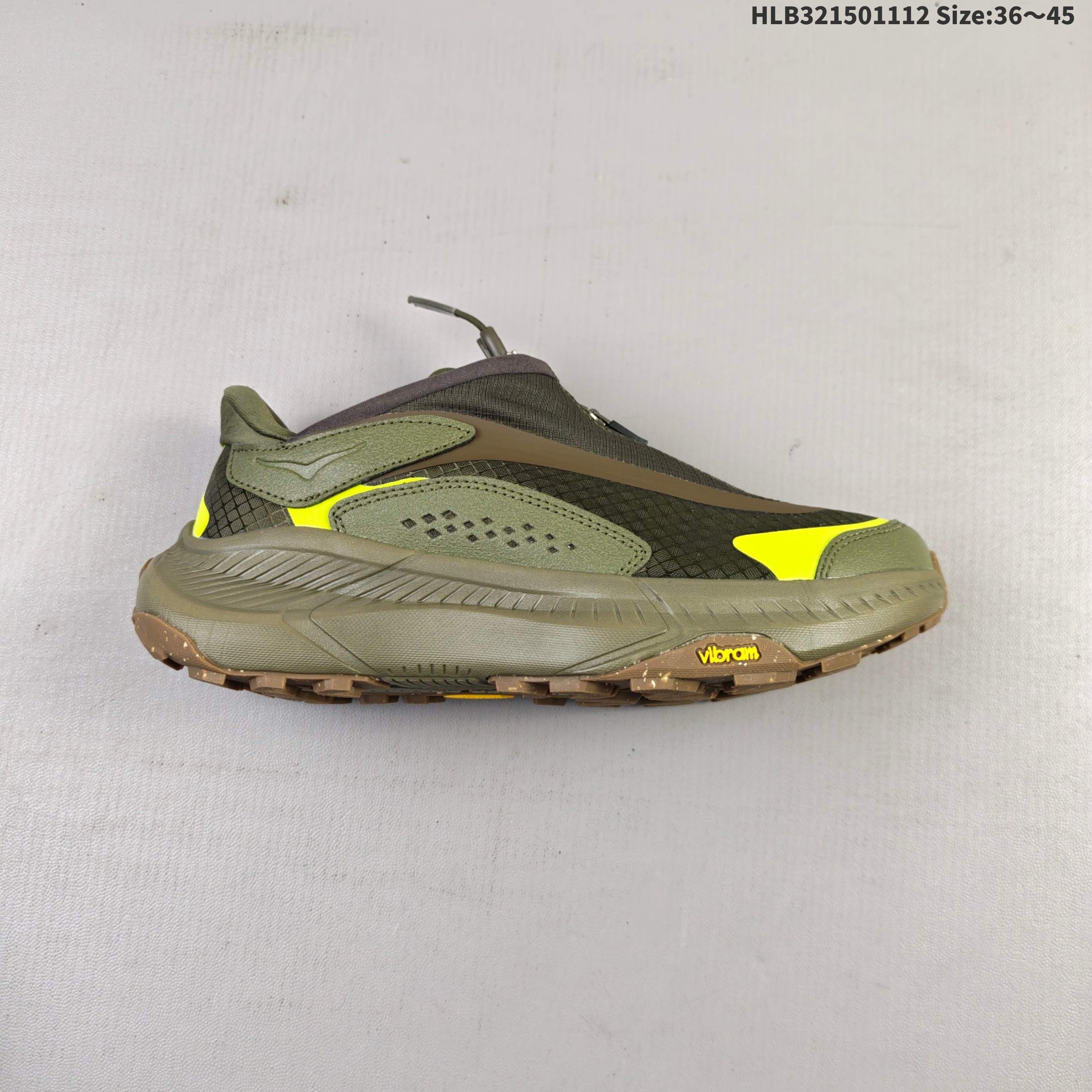 HOKA ONE ONE PROJECT TRANSPORT 舒适 防滑耐磨 低帮 生活休闲鞋 男女同款 黑色这双鞋也是HOKA提倡环保主义的一双鞋款,中底和外底都使用了部分天然的原材料,环保理念值得点赞!Project 作为Hoka Transport的特别版本,与Transport共用相同的中底配置,鞋面的有所改变.鞋面采用了防撕裂的鞋面,精致肌理感提花,轻盈透气.鞋头和跟后处加有醒目反光条,夜行增加警示作用户外夜间穿着也更安全可靠.鞋子采用了快速鞋带扣,拉链设计造型百搭,穿脱更加方便.超轻泡棉中底,用30%甘蔗纤维为原材料,轻盈提供持久的缓冲.嵌入式鞋床,采用类似赛车座椅的桶式结构,基于不同跑步爱好者的特点进行微调,将双足固定于中底之上.外底采用了 VIBRAM ECOSTEP NATURAL 橡胶沿袭一贯的品质、抓地力和性能高标准橡胶采用90%以上的天然成分,100%的天然色素均源自植物和生物农副产品生产工艺过程未使用溶剂或化学品更环保. 货号:1162850 编码:HLB321501112
