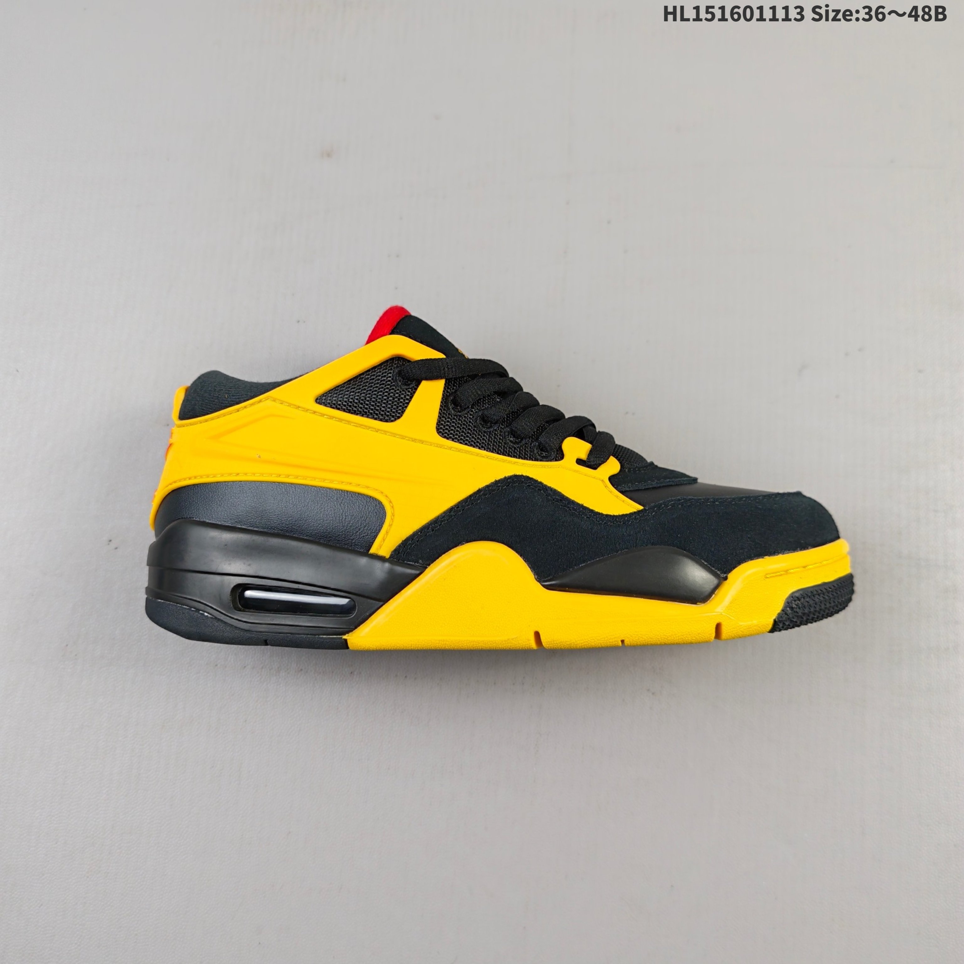 集合 撞脸李小龙配色!这双 AJ4 RM 辨识度太高了!耐克Nike Air Jordan 4 Retro RM"Bruce Lee"迈克尔·乔丹AJ4代重置版系列中帮复古休闲运动文化篮球鞋“李小龙黑黄” 今年亮相的 Air Jordan 4 衍生鞋型 AJ4 RM 算是赚足了眼球.首发与 Nigel Sylvester 的联名款迅速聚敛人气,后续非联名配色也都相当讨喜,许多热门构色方案,都得以重现.眼前这款全新的黑黄装扮,猛得一看有点撞脸 “李小龙” 配色,让人第一时间想到的就是「科比 5 李小龙」.材质方面应用了翻毛皮与不同质感的材质搭配,简约之余又有鲜明的视觉层次,辨识度相当高,上脚效果的吸睛表现自然也不必多言. #男女鞋真标半码制#升级原楦原纸版开发版型#采用翻毛皮组合粒面牛剖革鞋面材质#缜密定位拉帮及注胶效果#中底PU内嵌开窗式Air缓震气垫❗ 货号:FQ7939-007 HL151601113 B