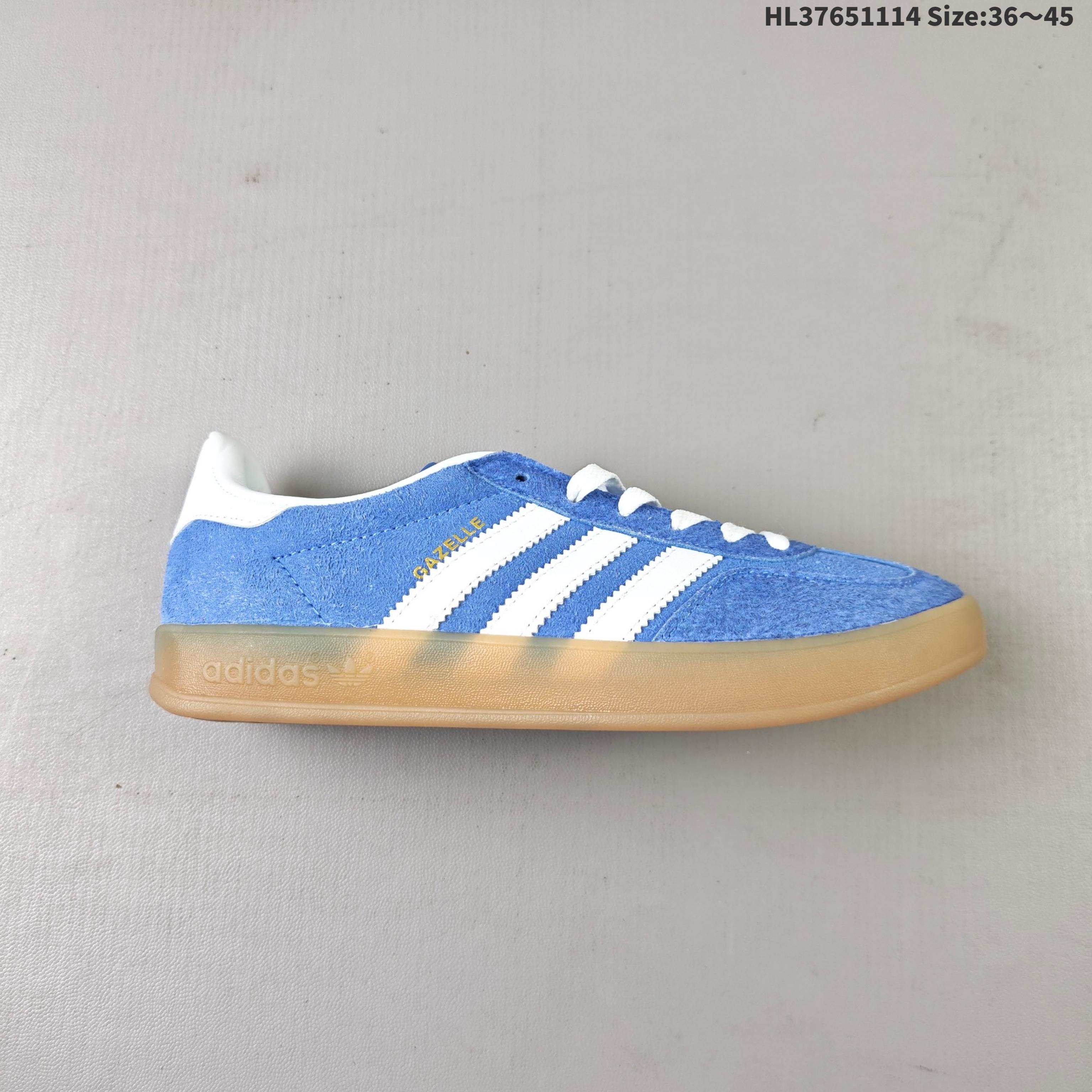 Adidas/阿迪达斯 德训系列 采用翻毛皮鞋面材质,内环保可再生海玻璃鞋垫,外置RB耐磨防滑橡胶大底❗️将复古进行到底,阿迪达斯Adidas Gazelle Indoor Trainers 羚羊内训系列低帮复古百搭休闲运动德训风板鞋“翻毛树莓粉白焦糖底 IF1809 编码:HL37651114