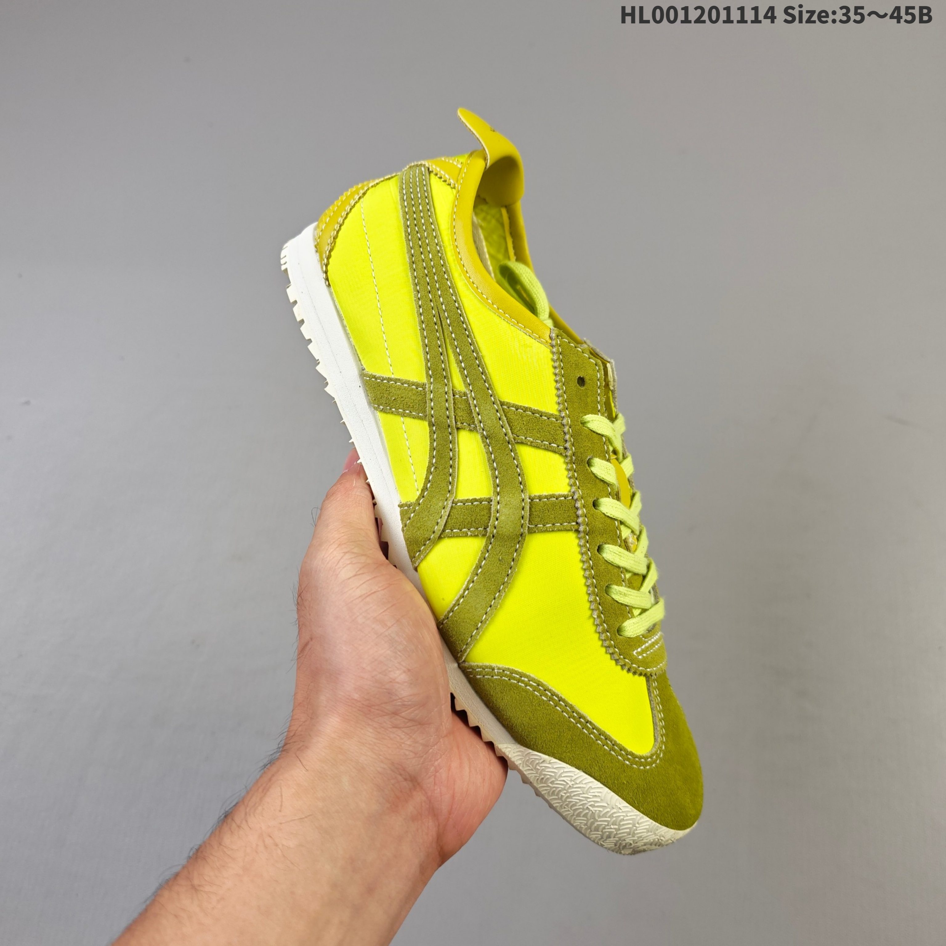 集合💰120
Onitsuka Tiger Mexico 66 SD 阿斯克斯 鬼冢虎 低帮 金色镜面 男女同款 金属色彩舒适百搭防滑耐磨减震支撑低邦运动休闲鞋 Mexico 66运动鞋展现了60年代的复古外观,并带有现代风格,色彩和细节,使之焕然一新,凭借其传统外观和标志性设计效果,Mexico 66款式为任何休闲装带来永恒的时尚气息;凭借其传统外观和标志性的设计效果,Mexico 66型号为任何休闲装增添了永恒的风格。鬼冢虎在全球范围内收到热烈追捧,旗下的Mexicod 66系列,既舒适又时尚,让人无法抗拒。
货号:1183C468-200HL001201114 Size:35~45B