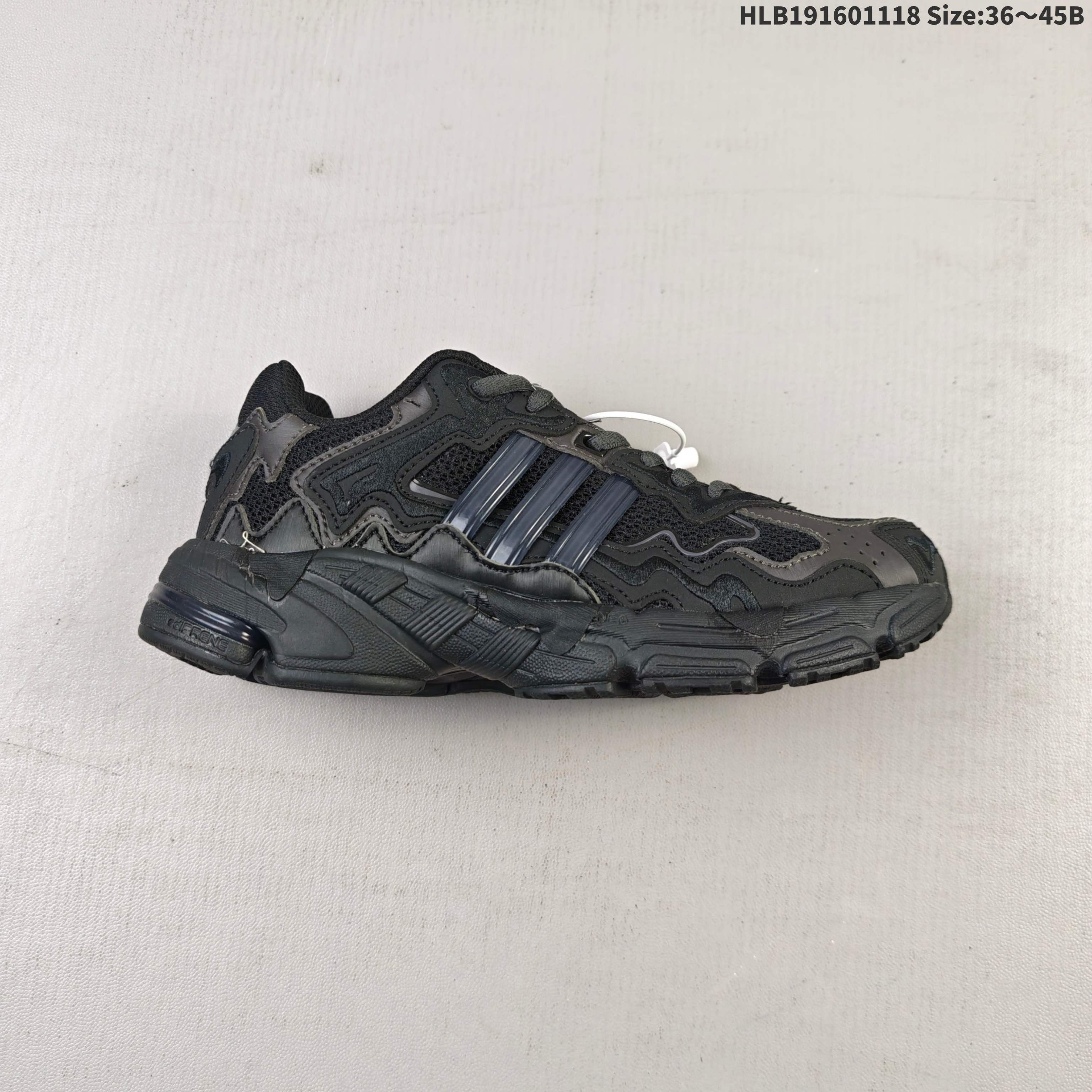 💰160
阿迪达斯Adidas Originals Response CL 复古休闲跑步鞋 鞋身采用大面积的麂皮和网布材质 复古感拉满 中底采用阿迪达斯经典的adiprene 后掌添加新的Pro-miderotor科技 脚感回弹力十足 
货号ID0805
编码：HLB191601118 Size:36～45B