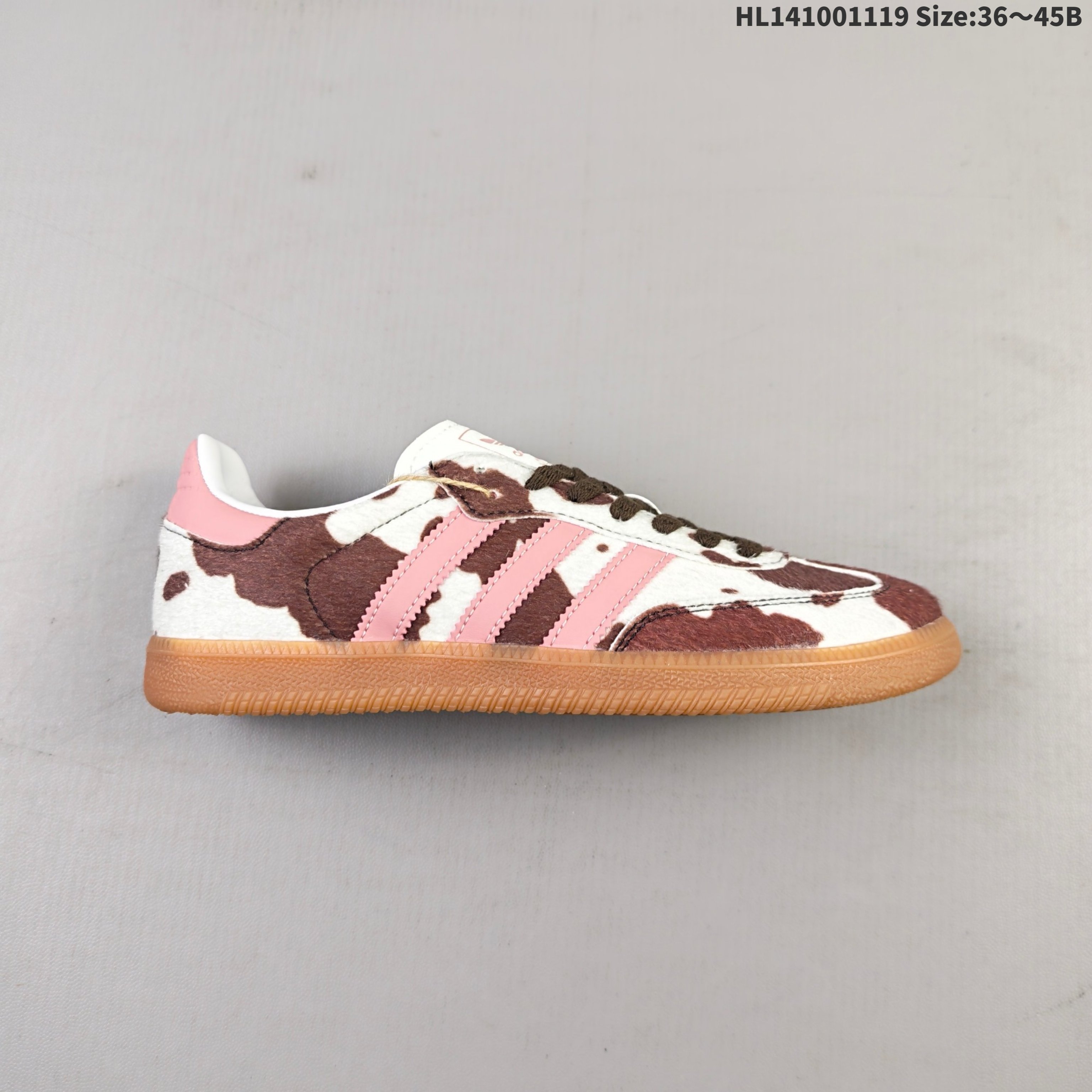 💰100
真标✅Adidas Originals Wb Pony Tonal Samba OG 桑巴舞系列绅士德训足球风百搭低帮休闲运动板鞋
货号:KK2239
尺码:36 36.5 37 38 38.5 39 40 40.5 41 42 42.5 43 44 45
ID:HL141001119 Size:36~45B