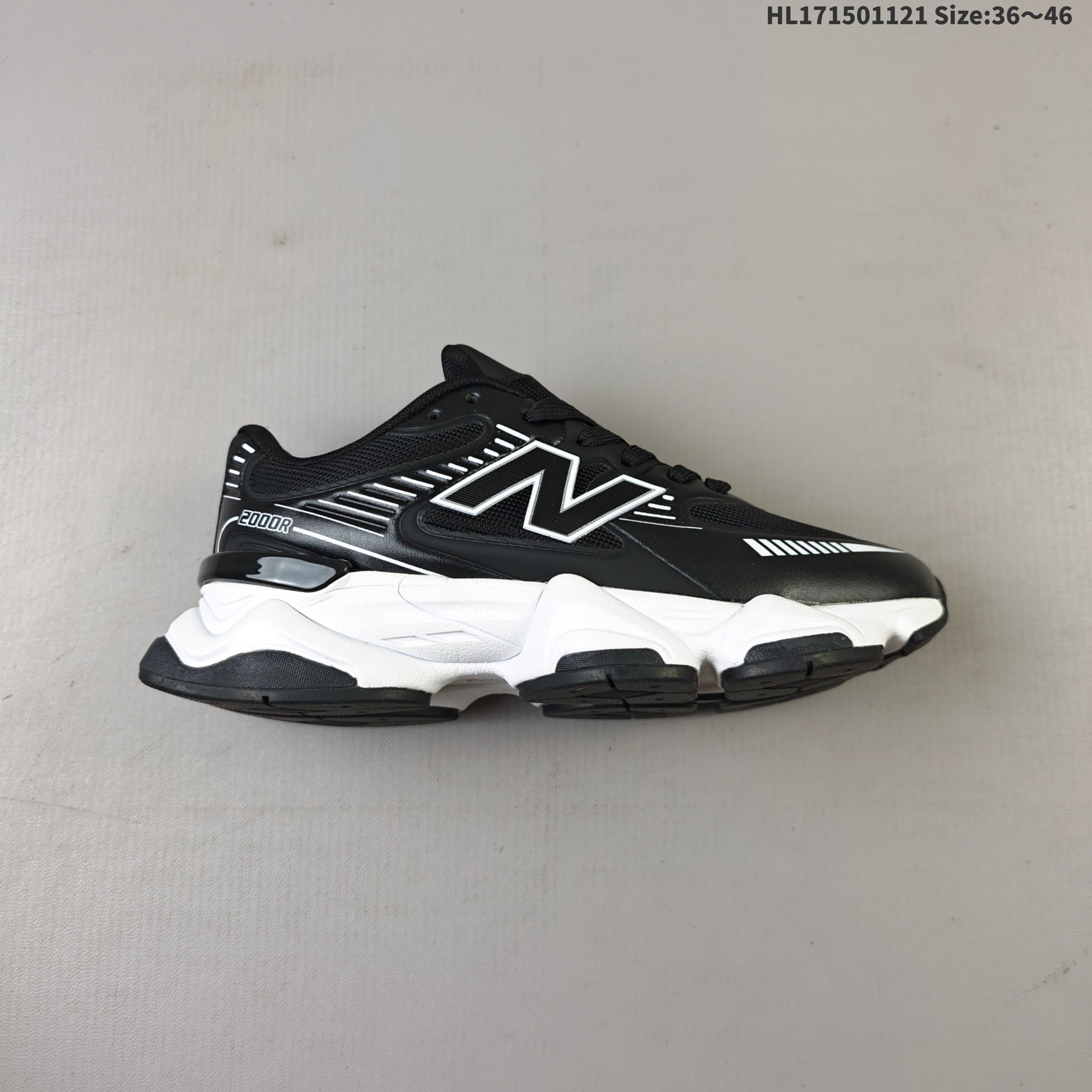 New Balance 新鞋型!新百伦NEW BALANCE NB2000系列复古潮流网眼透气跑鞋2000年代风格轻便耐磨厚底增高 气垫缓震运动老爹鞋,这双New Balance 2000 依然是融合了新旧元素的跑鞋造型,命名为 2000,或许是它的设计理念有着 Y2K 的血统.最大的亮点,在于这双鞋的中底.中底造型太抓眼球了,五个 ABZORB 单元!带来极具辨识度和冲击力的视觉效果,让这双鞋在外观和脚感方面都颇具吸引力.鞋面会比以往 New Balance 更扁平化,配合夸张的中底,看上去很有未来感.并且鞋头的线条看上去十分流畅,对于 New Balance 粉丝来说,一定会觉得很新颖. 货号:U20008LL ID:HL171501121