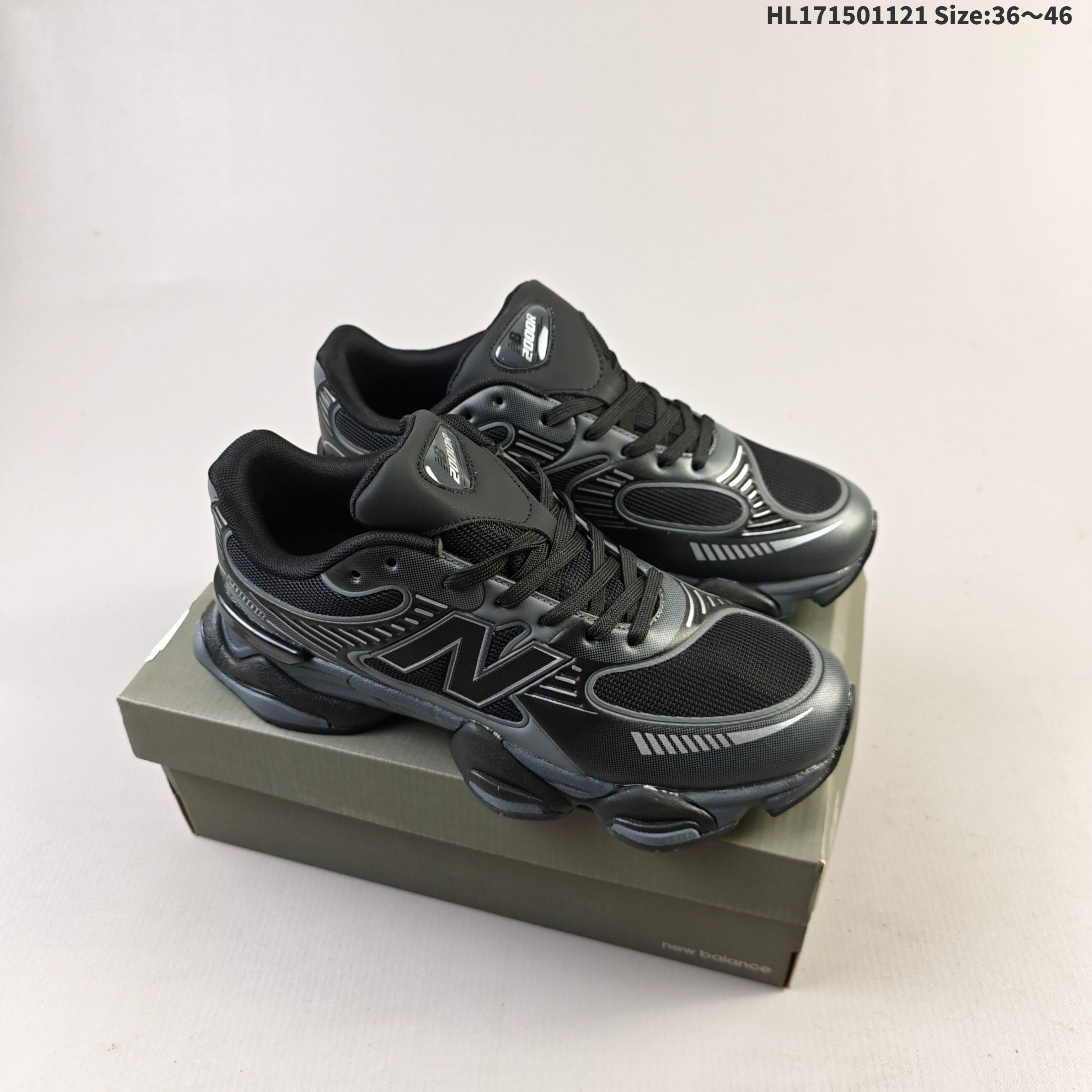 集合二 New Balance 新鞋型!新百伦NEW BALANCE NB2000系列复古潮流网眼透气跑鞋2000年代风格轻便耐磨厚底增高 气垫缓震运动老爹鞋,这双New Balance 2000 依然是融合了新旧元素的跑鞋造型,命名为 2000,或许是它的设计理念有着 Y2K 的血统.最大的亮点,在于这双鞋的中底.中底造型太抓眼球了,五个 ABZORB 单元!带来极具辨识度和冲击力的视觉效果,让这双鞋在外观和脚感方面都颇具吸引力.鞋面会比以往 New Balance 更扁平化,配合夸张的中底,看上去很有未来感.并且鞋头的线条看上去十分流畅,对于 New Balance 粉丝来说,一定会觉得很新颖. 货号:U20008LL ID:HL171501121