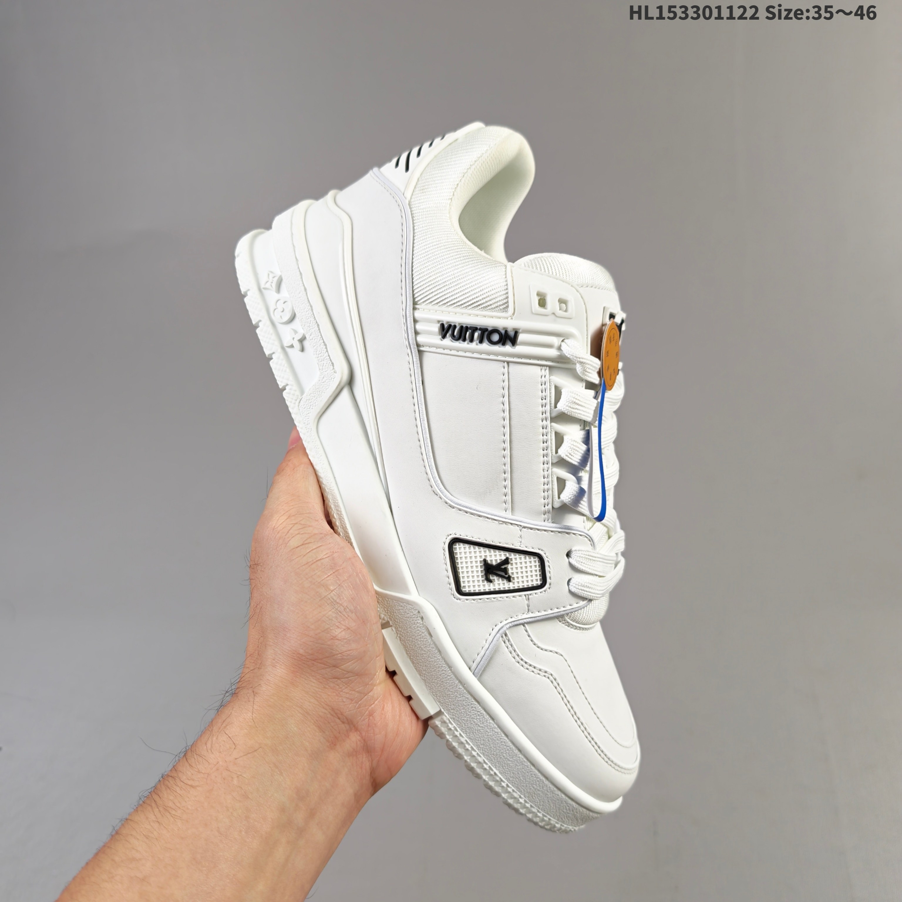 集合 【天花板/Goat版】 本地市场最强版 没有之一的存在💪🏻 Louis Vuitton LV Trainer 系列全新版上架 手里有正品的可以对比下🆚懂货的看细节 ️ 此版品质是市场从未达到的新高度! 整体版型 皮料 牛仔布的色差 压花纹路清晰度 后跟版型等等 都可以自行对比[机智]吊打市场所有货,怒甩十条街的那种,直接来正品对比图🆚,欢迎拿市场各大工厂的货来对比!HL153301122