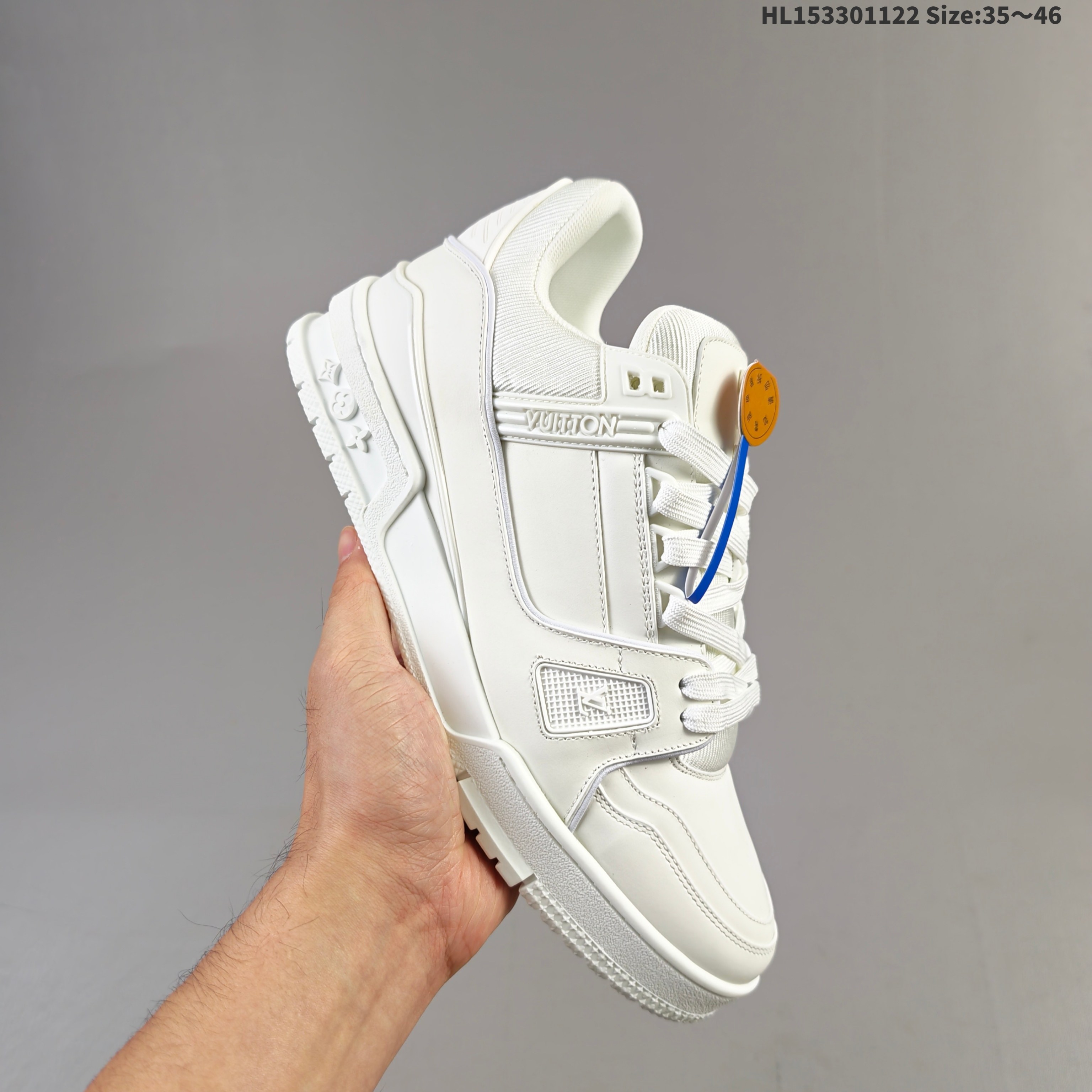 集合 【天花板/Goat版】 本地市场最强版 没有之一的存在💪🏻 Louis Vuitton LV Trainer 系列全新版上架 手里有正品的可以对比下🆚懂货的看细节 ️ 此版品质是市场从未达到的新高度! 整体版型 皮料 牛仔布的色差 压花纹路清晰度 后跟版型等等 都可以自行对比[机智]吊打市场所有货,怒甩十条街的那种,直接来正品对比图🆚,欢迎拿市场各大工厂的货来对比!HL153301122