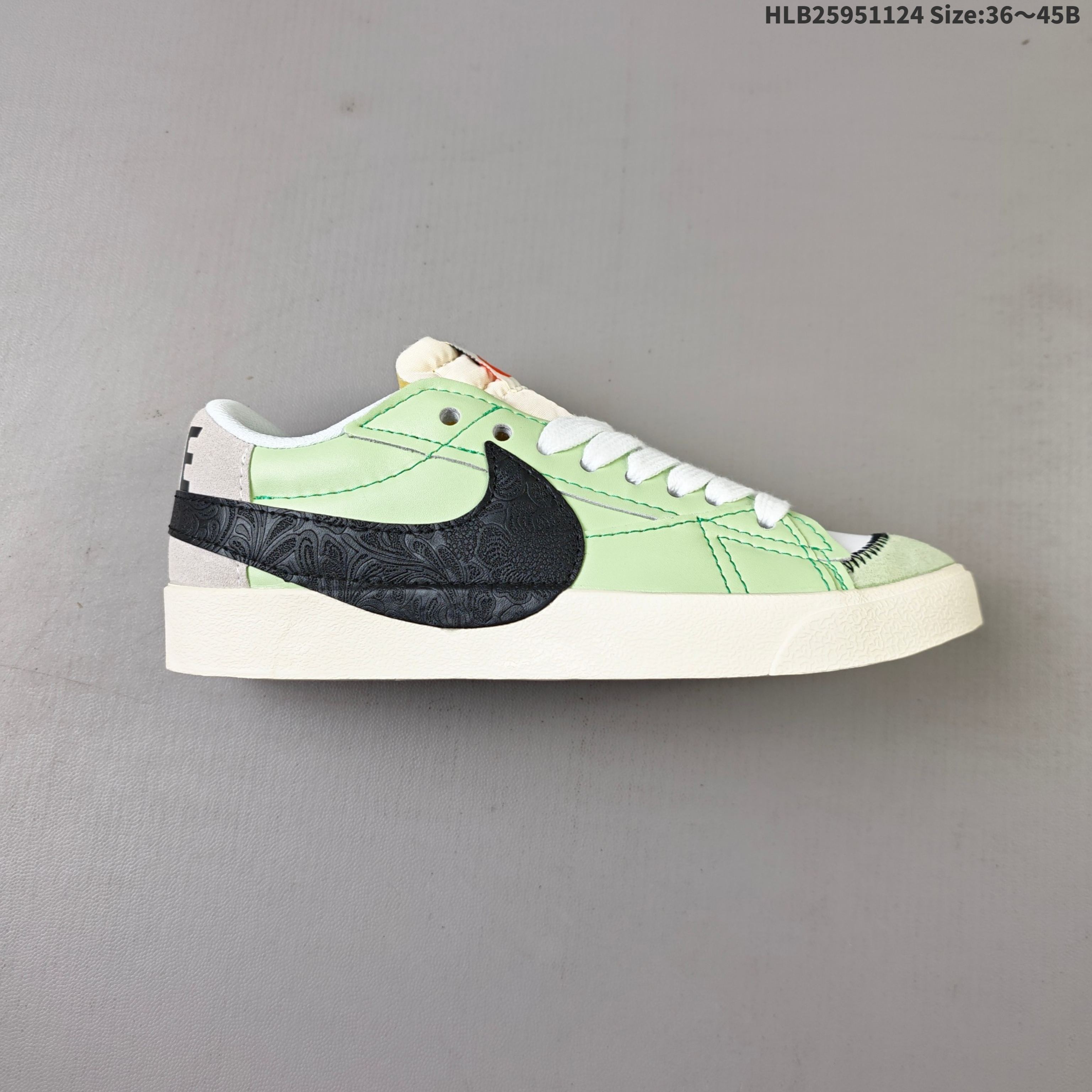 NK Blazer Low 77 JUMBO复古经典开拓者 官方货号:DQ1470 134 颇具辨识度的Nike Blazer Mid配色,将于今年回归登场,Swoosh配色填充,鞋款简约大气经典再现 HLB25951124 B