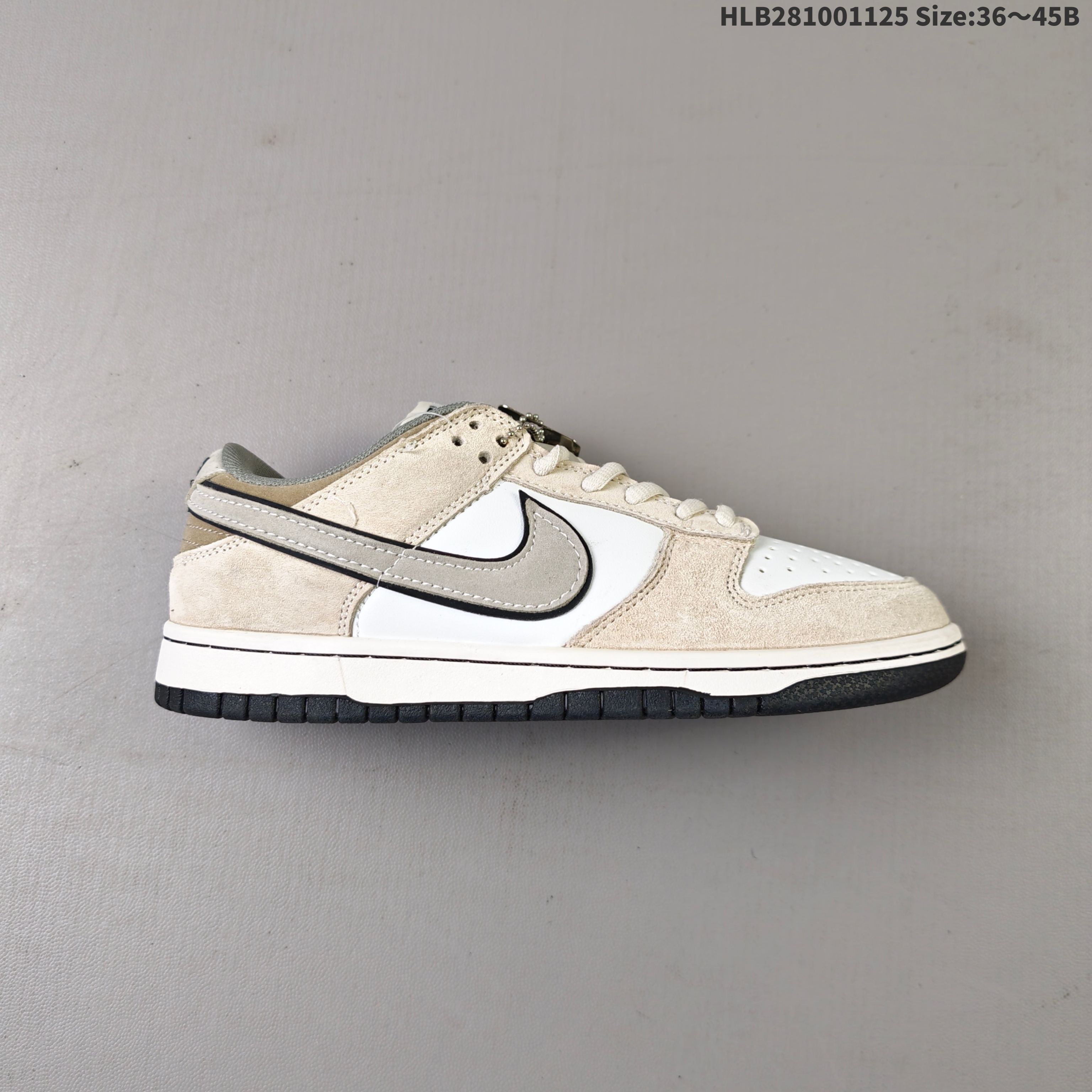 💰100
耐克NIKE sb DUNK LOW 扣篮系列 复古低帮休闲运动滑板板鞋采用脚感柔软舒适ZoomAir气垫有效吸收滑板等极限运动在落地时带来的冲击力 为街头运动者们提供更好的保护
尺码： 36 36.5 37.5 38 38.5 39 40 40.5 41 42 42.5 43 44 45
货号：BB0528-001HLB281001125 Size:36～45B