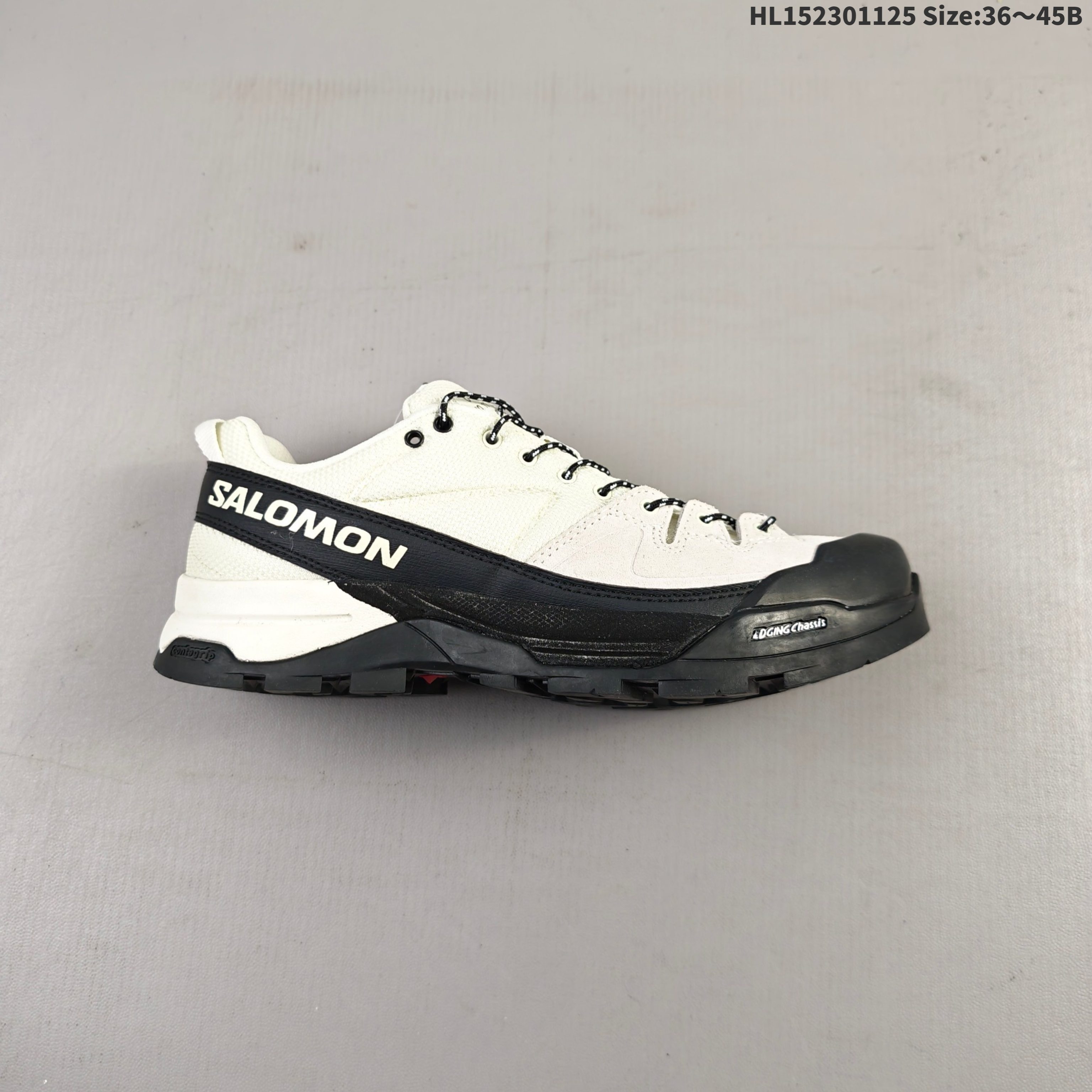 集合💰230 
SALOMON 萨洛蒙X-ALP MM6 MAISON MARGIELA
户外运动训练鞋 马吉拉联名 实拍首发 
MaisonMargiela X Salomon2024春夏联名款 
让机能户外鞋的都市属性拉满
鞋舌上添加MM6签名式的编号印花
后跟鞋提处的数字印花
MM6的印章元素与Salomon的大logo相得益彰整体给人一种手工制作的感觉
麂皮网布拼接的鞋面很有层次感
包裹感很强 适合春秋底厚3-4cm
货号: 475362 28
尺码: 36 37 37.5 38 38.5 39.5 40 40.5 41.5 42 42.5 43 44 44.5 45HL152301125 Size:36～45B