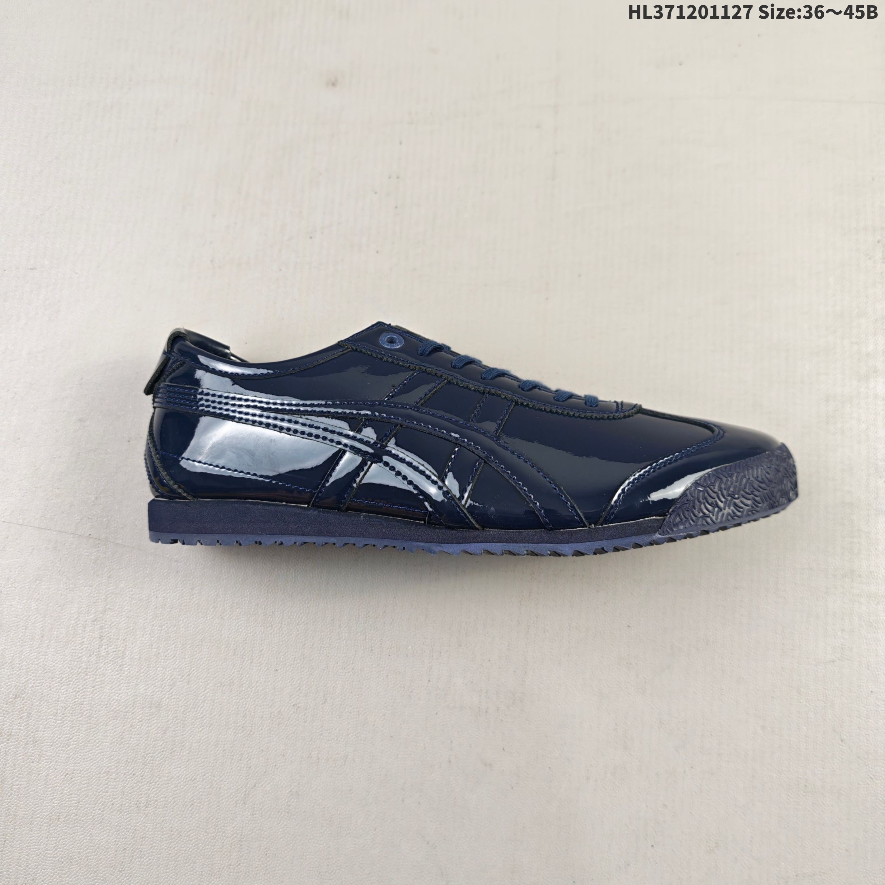 集合💰120
真标带半码
Onitsuka Tiger Mexico 66 SD 阿斯克斯 鬼冢虎 低帮 黄黑色 男女同款 舒适百搭防滑耐磨减震支撑低邦运动休闲鞋 Mexico 66运动鞋展现了60年代的复古外观,并带有现代风格,色彩和细节,使之焕然一新,凭借其传统外观和标志性设计效果,Mexico 66款式为任何休闲装带来永恒的时尚气息;凭借其传统外观和标志性的设计效果,Mexico 66型号为任何休闲装增添了永恒的风格。鬼冢虎在全球范围内收到热烈追捧,旗下的Mexicod 66系列,既舒适又时尚,让人无法抗拒。
货号:1183A872-752
尺码:35 36 37 37.5 38 39 39.5 40 40.5 41.5 42 42.5 43.5 44 45HL371201127 Size:36~45B