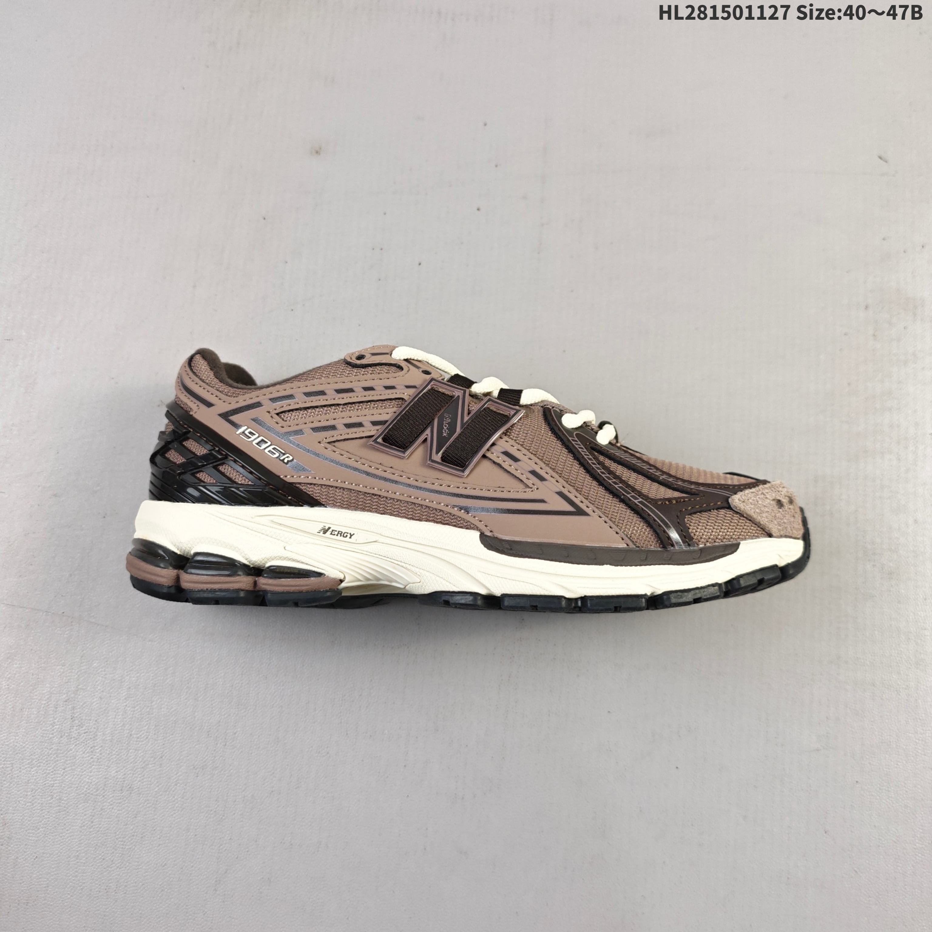 集合💰150
公司级✅New Balance M1906系列 新百伦 复古单品宝藏老爹鞋款
复古元素叠加 质感超级棒 原楦版型材料细节做工精细 作为NB最经典的档案鞋型之一
官方货号:U1906RWT
ID:HL281501127