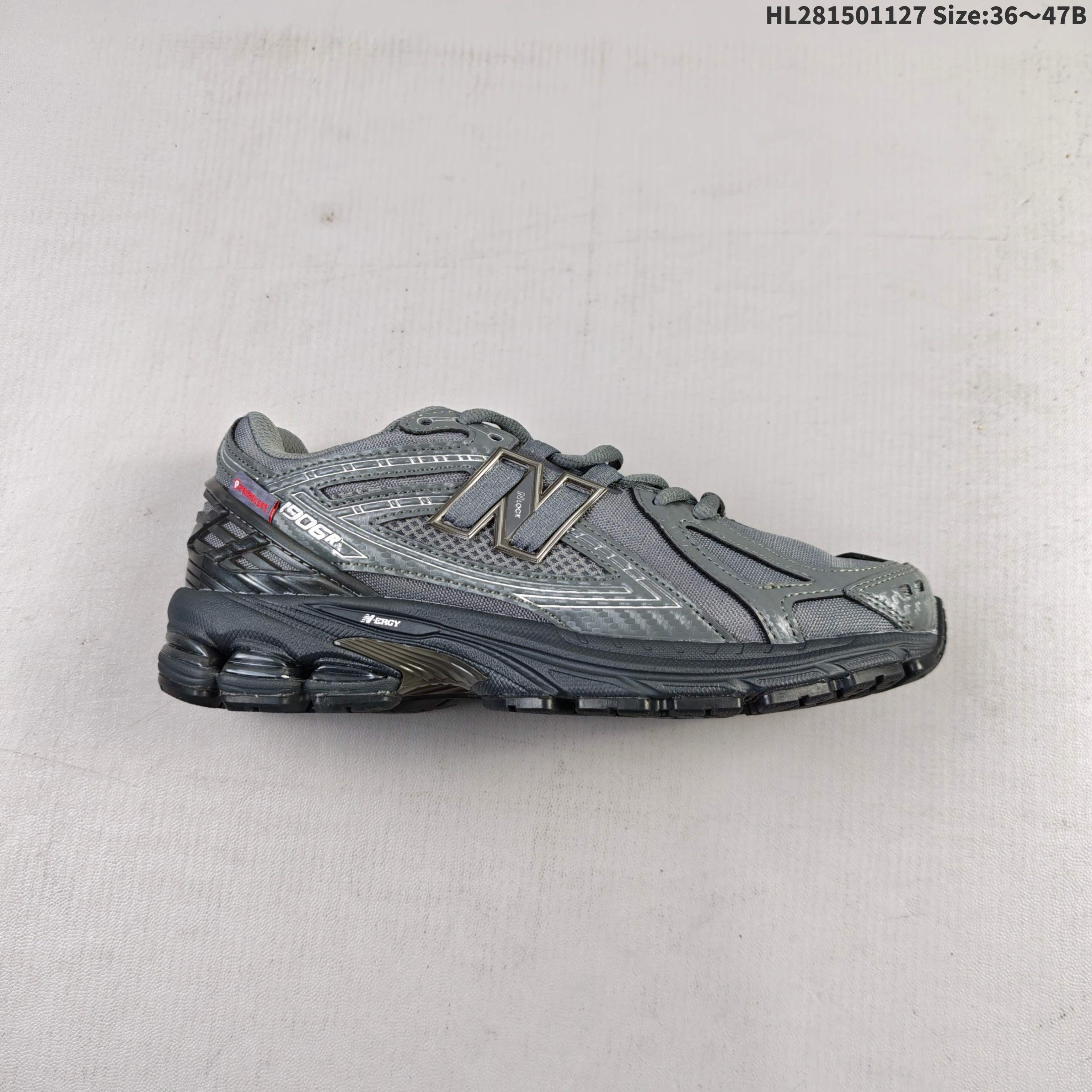 💰150
公司级✅New Balance M1906系列 新百伦 复古单品宝藏老爹鞋款
复古元素叠加 质感超级棒 原楦版型材料细节做工精细 作为NB最经典的档案鞋型之一
官方货号:U1906RWT
ID:HL281501127