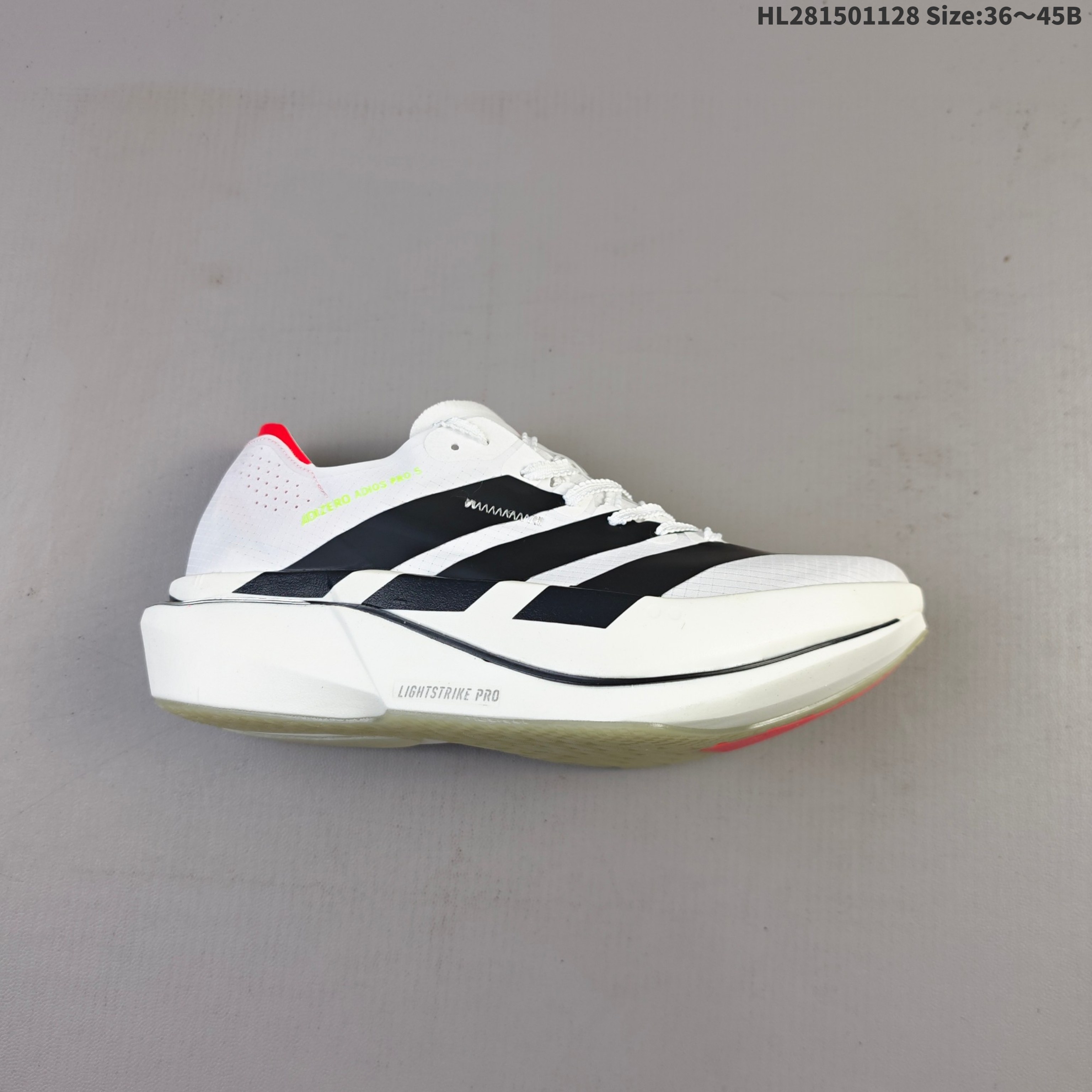 Adidas Adizero Adios 5 M 阿迪超轻透气缓震跑鞋 全掌碳板 整体外观造型与adiZero Adios Pro EVO 1非常相似 中底配置方面搭载全掌Lightstrike Pro 鞋面采用透气网面示人 契合日常训练鞋的定位 更加耐用 外底给到了马牌橡胶 及上代竞速旗舰adidas Adizero Adios Pro 3区域分布 官方货号: K18290 HL281501128 B