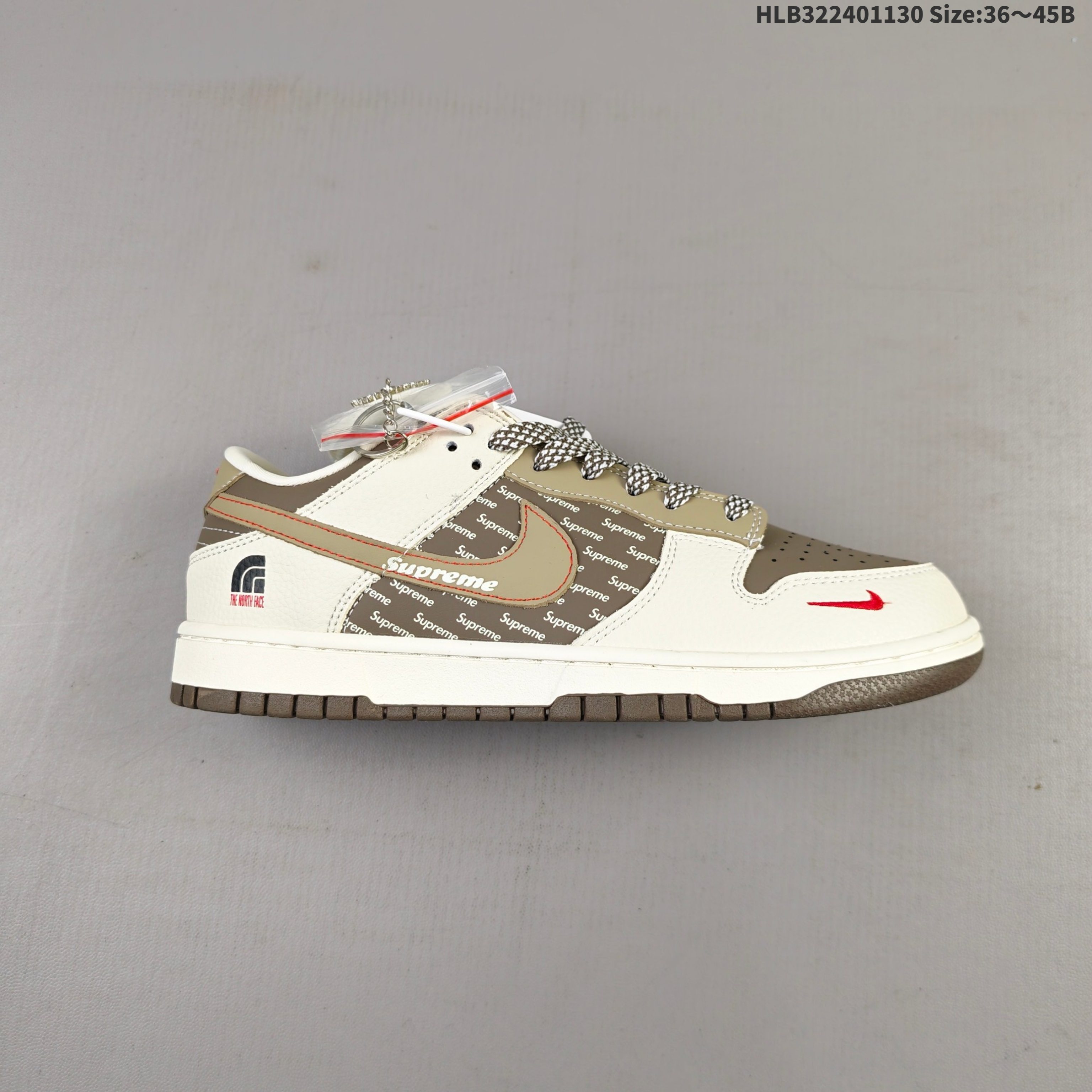 NIKE DUNK SB LOW 全新配色 supreme联名 定制Dunk SB顾名思义,具有经典的Dunk血缘,又注入了更多的时尚元素.相较于普通的Dunk滑板鞋,改良版的Dunk SB加厚了鞋舌的填充,使舒适性大大提升,同时也更方便穿脱;中底部分则加入了脚感柔软舒适Zoom Air气垫,有效吸收滑板等极限运动在落地时带来的冲击力,为街头运动者们提供更好的保护 货号:DG1988 012 HLB322401130 B