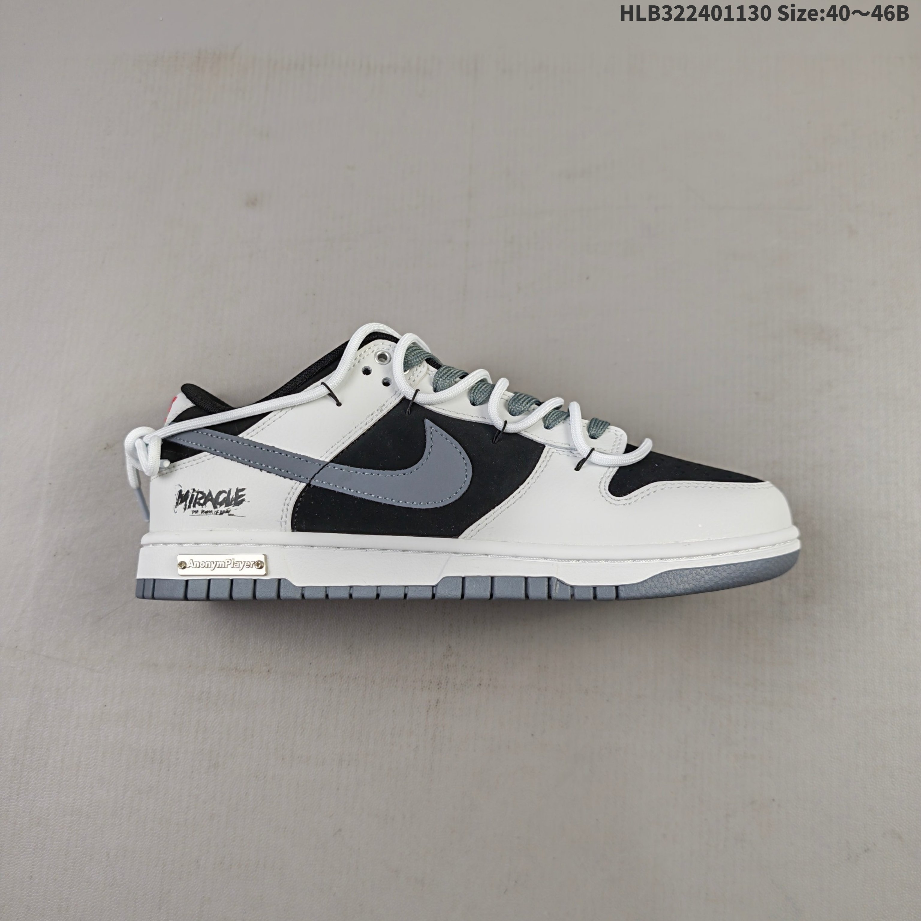 NIKE SB DUNK LOW PRO Dunk SB顾名思义,具有经典的Dunk血缘,又注入了更多的时尚元素.相较于普通的Dunk滑板鞋,改良版的Dunk SB加厚了鞋舌的填充,使舒适性大大提升,同时也更方便穿脱;中底部分则加入了脚感柔软舒适Zoom Air气垫,有效吸收滑板等极限运动在落地时带来的冲击力,为街头运动者们提供更好的保护 货号:WG0716 152HLB322401130 B