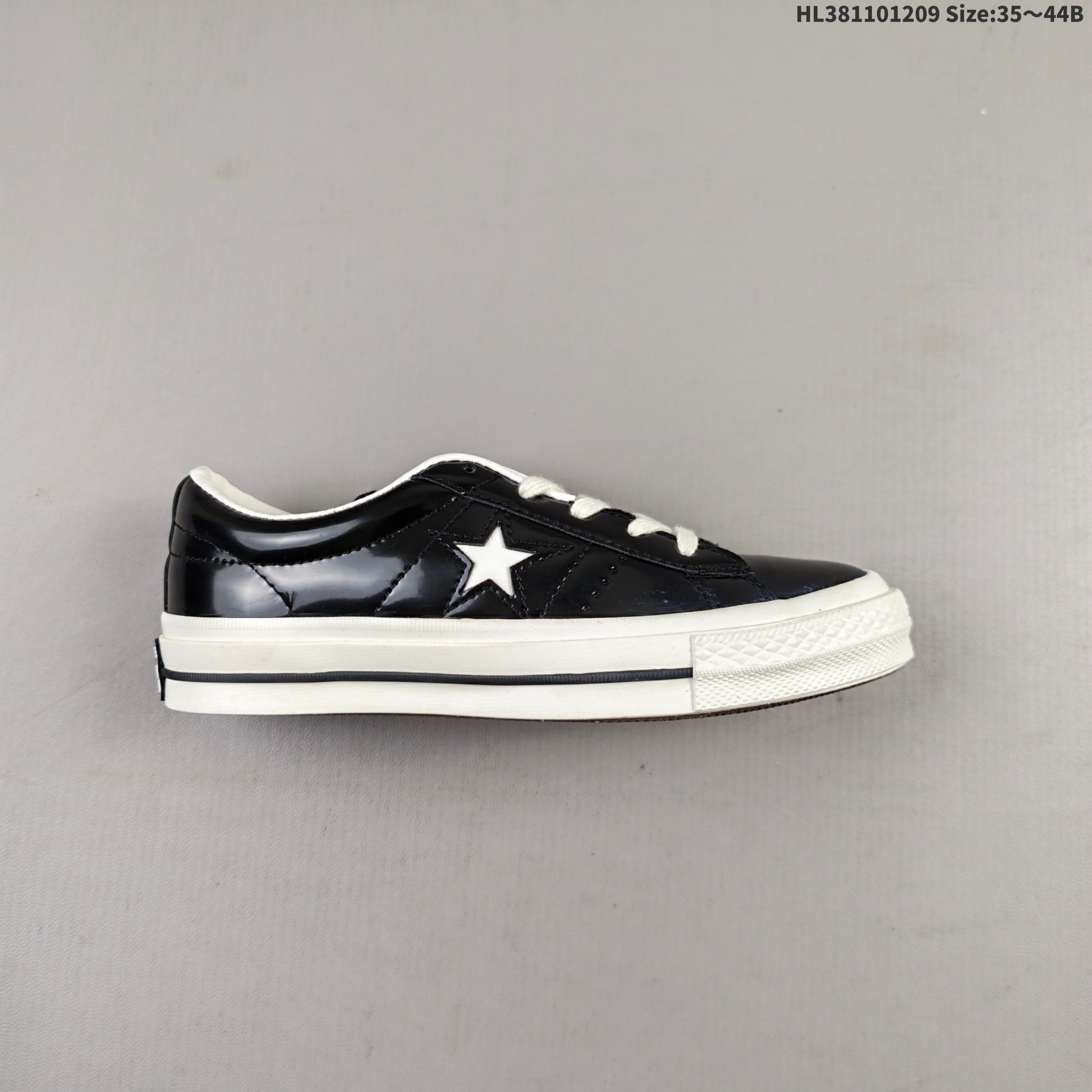 💰110 
匡威Converse One Star Pro 漆皮黑色 木村复古休闲滑板鞋 
尺码：35 36 36.5 37 37.5 38 39 39.5 40 41 41.5 42 42.5 43 44HL381101209 Size:35～44B