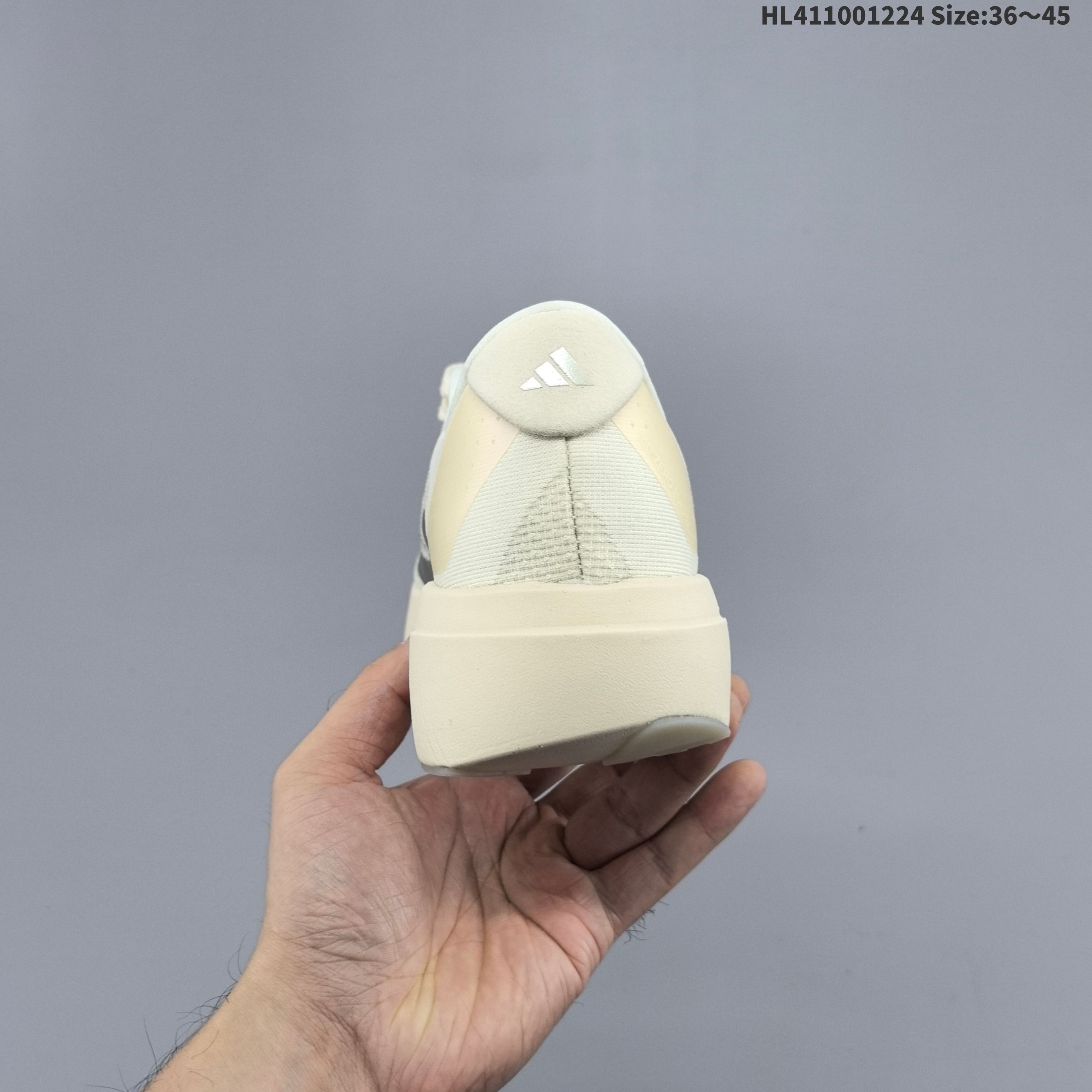 阿迪达斯Ad Adizero Evo SL M 阿迪超轻透气缓震跑鞋以令人难以置信的138克重量,刷新了跑鞋轻量化的记录,阿迪在材料科学和工艺技术上的深厚积累.全新鞋款采用Lightweight Upper材料,让穿着者几乎能够体验到一种裸足的感觉 货号:JR5841#HL411001224