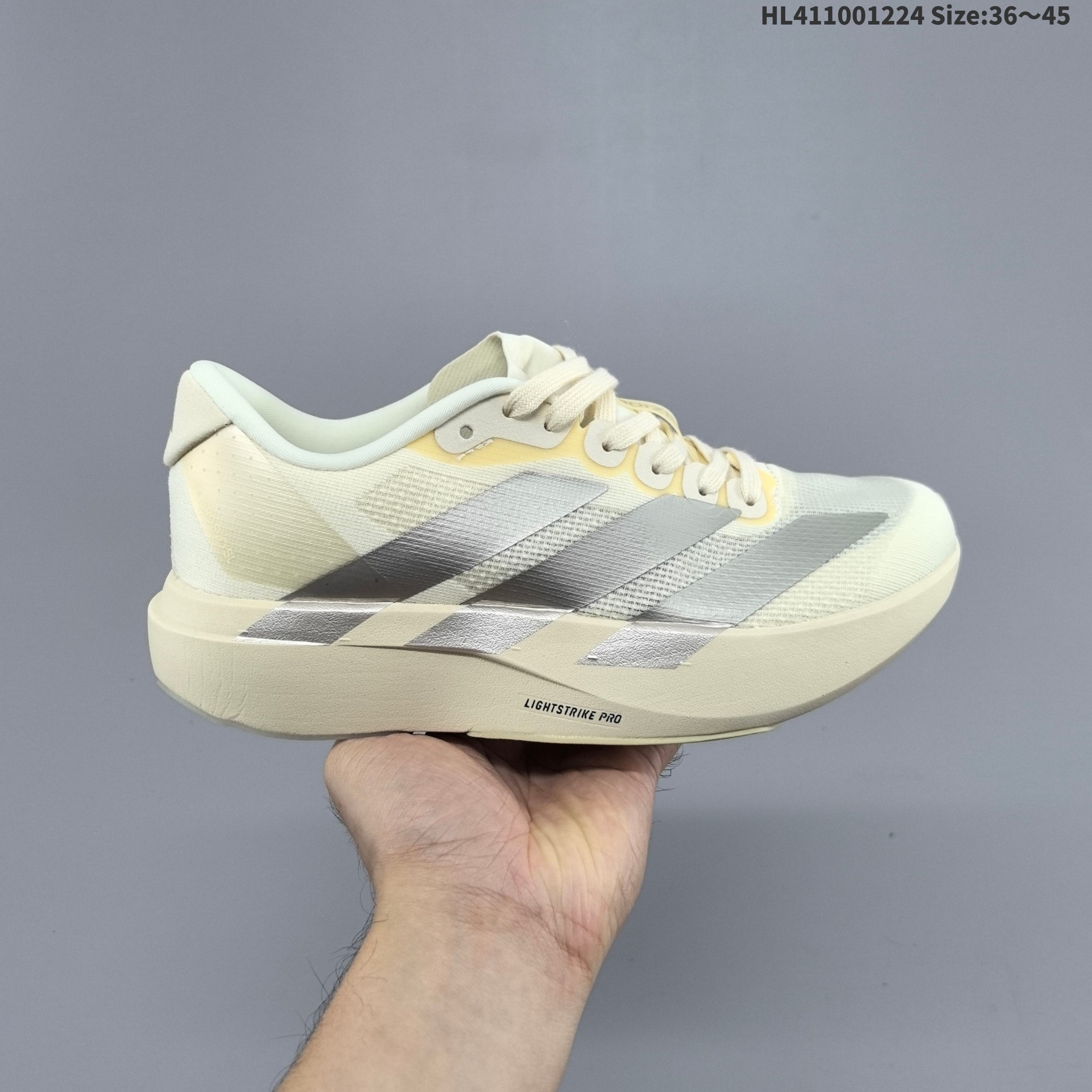 阿迪达斯Ad Adizero Evo SL M 阿迪超轻透气缓震跑鞋以令人难以置信的138克重量,刷新了跑鞋轻量化的记录,阿迪在材料科学和工艺技术上的深厚积累.全新鞋款采用Lightweight Upper材料,让穿着者几乎能够体验到一种裸足的感觉 货号:JR5841#HL411001224