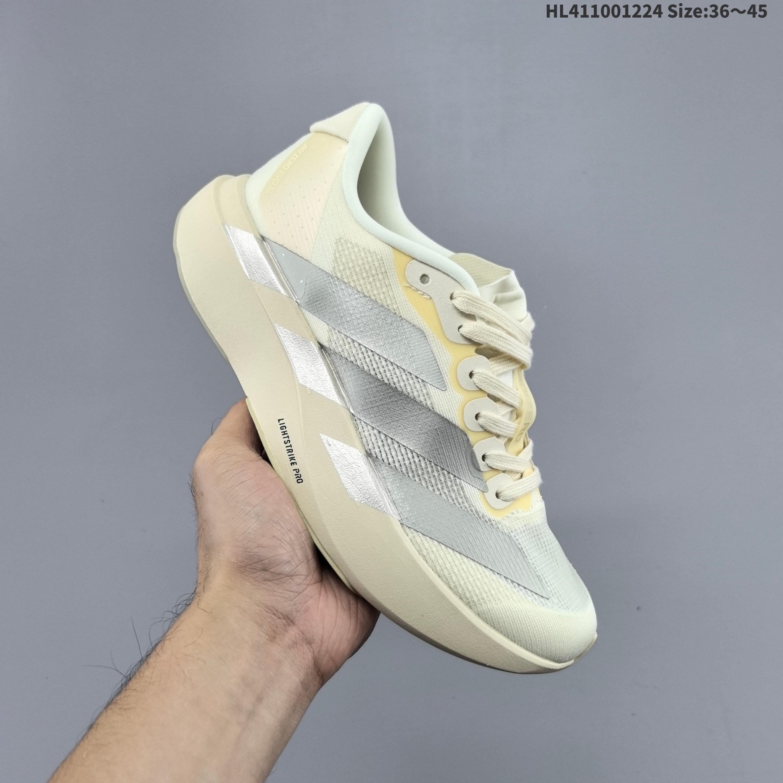 阿迪达斯Ad Adizero Evo SL M 阿迪超轻透气缓震跑鞋以令人难以置信的138克重量,刷新了跑鞋轻量化的记录,阿迪在材料科学和工艺技术上的深厚积累.全新鞋款采用Lightweight Upper材料,让穿着者几乎能够体验到一种裸足的感觉 货号:JR5841#HL411001224