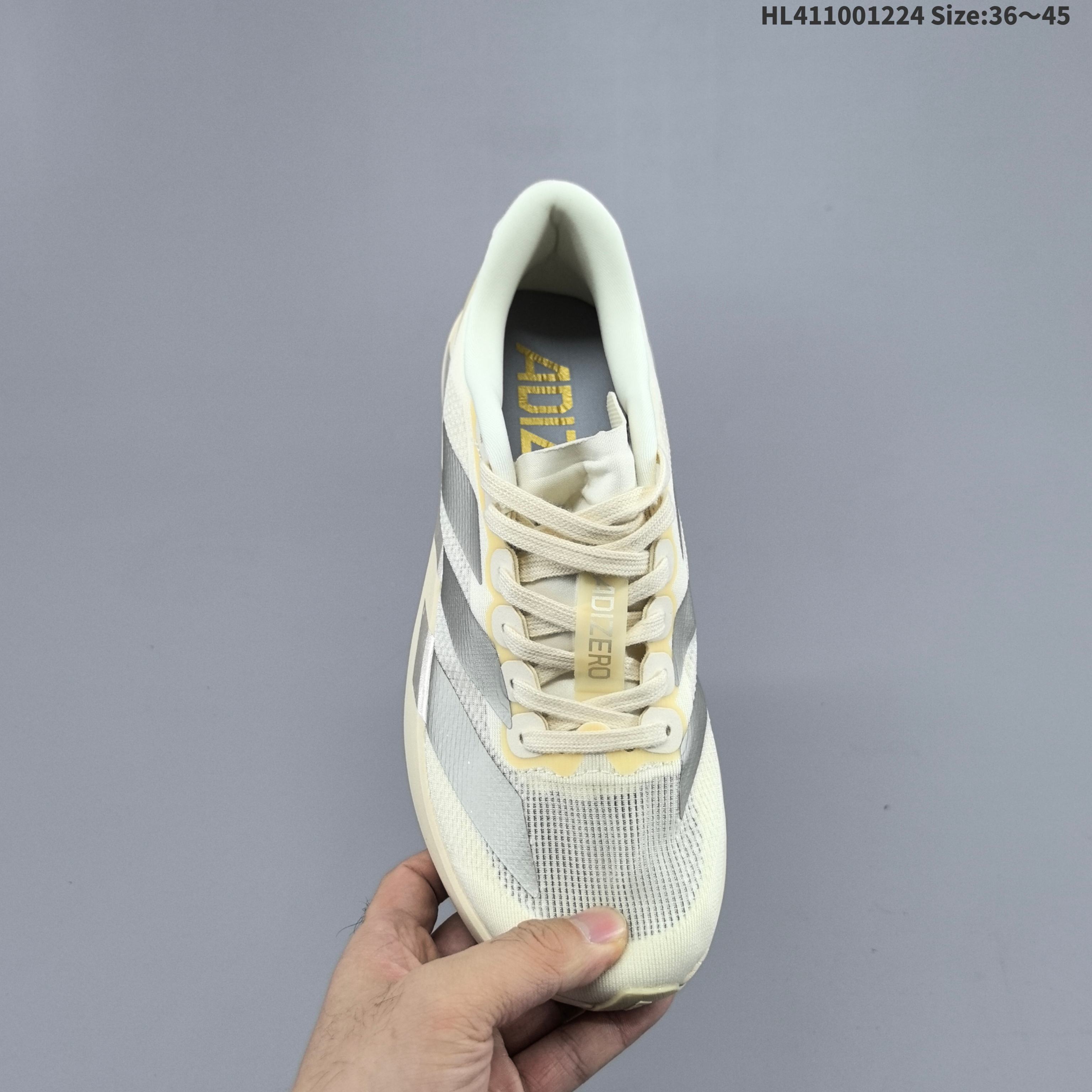 阿迪达斯Ad Adizero Evo SL M 阿迪超轻透气缓震跑鞋以令人难以置信的138克重量,刷新了跑鞋轻量化的记录,阿迪在材料科学和工艺技术上的深厚积累.全新鞋款采用Lightweight Upper材料,让穿着者几乎能够体验到一种裸足的感觉 货号:JR5841#HL411001224