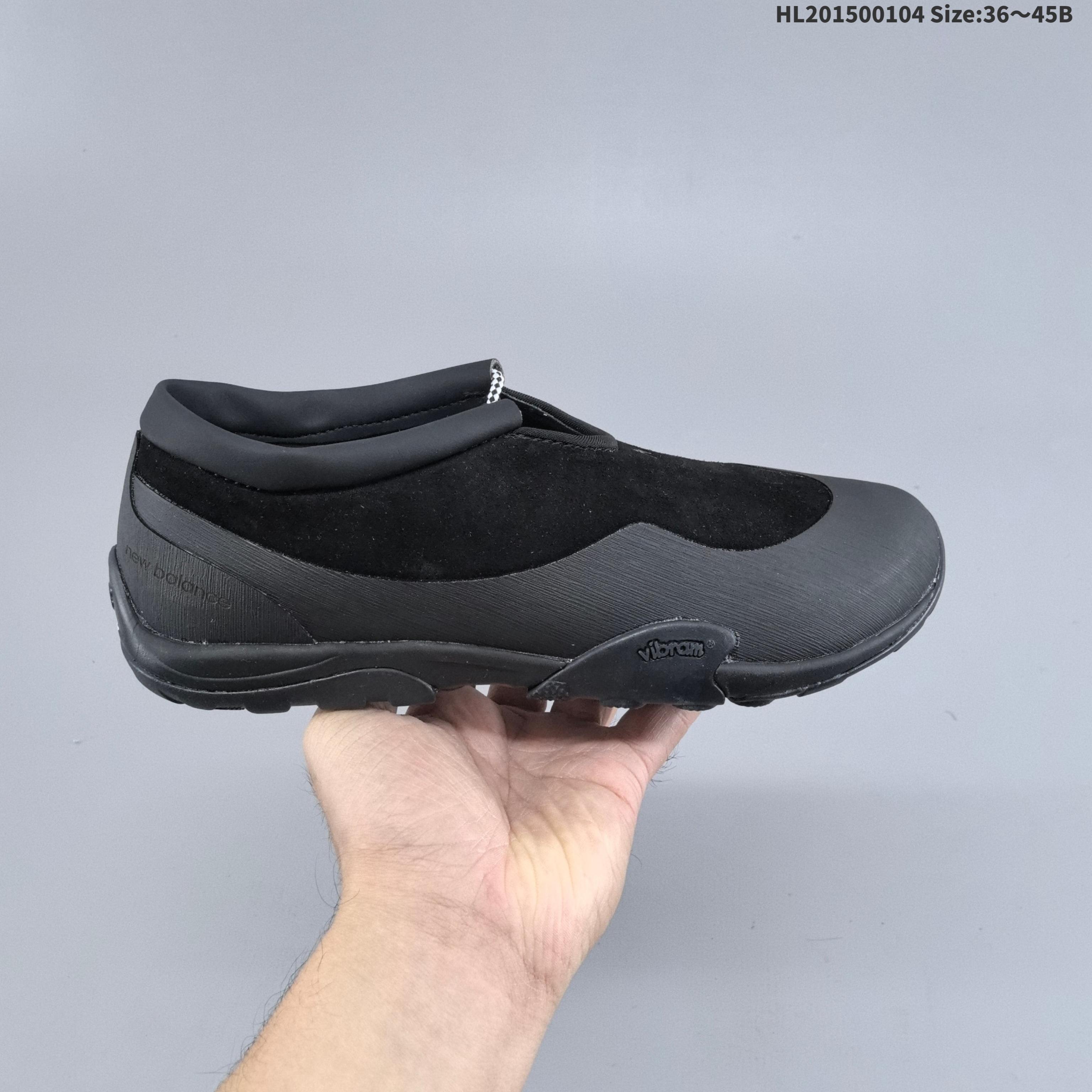 💰150
【公司级】新百伦Issey Miyake X New Balance MT10o联名款 NEW BALANCENB MT10O 柔软舒适防滑耐磨 低帮 越野跑步鞋 这次的联名把薄底风带回来，很符合Issey Miyake的调性，简约大气配合它家的褶皱裤，是那个味道了。鞋面采用合成绒面革打造，搭配尼龙弹性带和格纹缝线，最后以同色系的Vibram 大底收尾，颜值简约耐看。
货号:  MT10TTD
编码: HL201500104 Size:36～45B