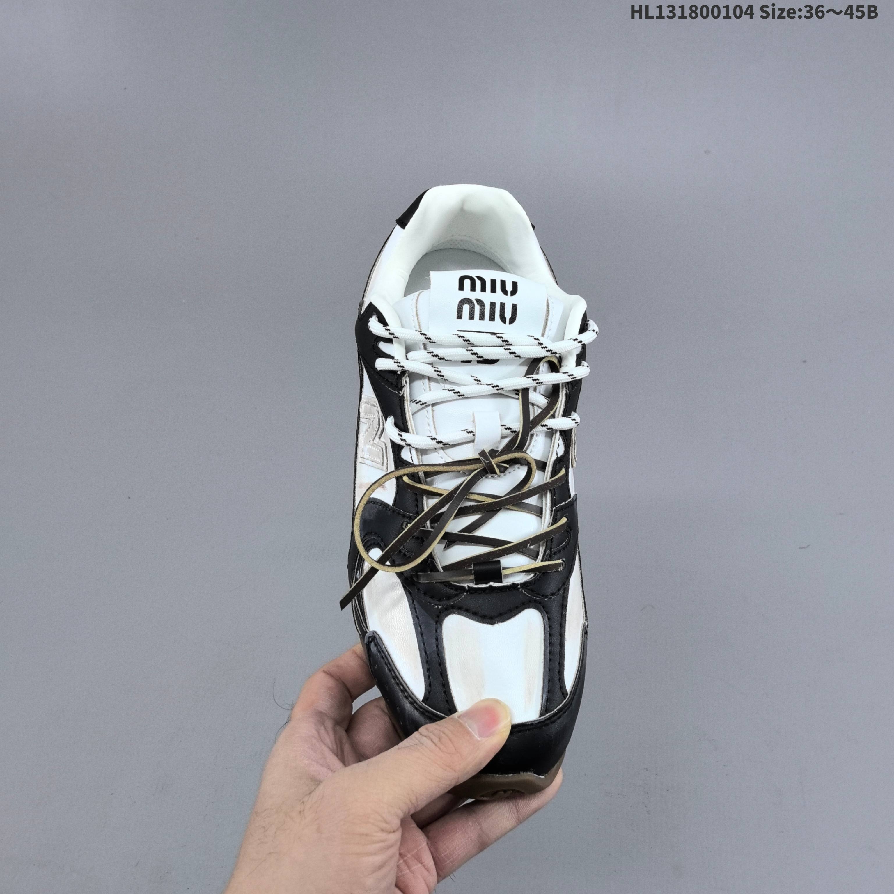 💰180
公司级✅美拉德配色打造全新跨界合作，意大利奢侈品牌/缪缪MiuMiu x NB新百伦New Balance 530 SL系列低帮经典复古休闲运动慢跑鞋“联名翻毛卡其鞋带”
编码：HL131800104 Size:36～45B