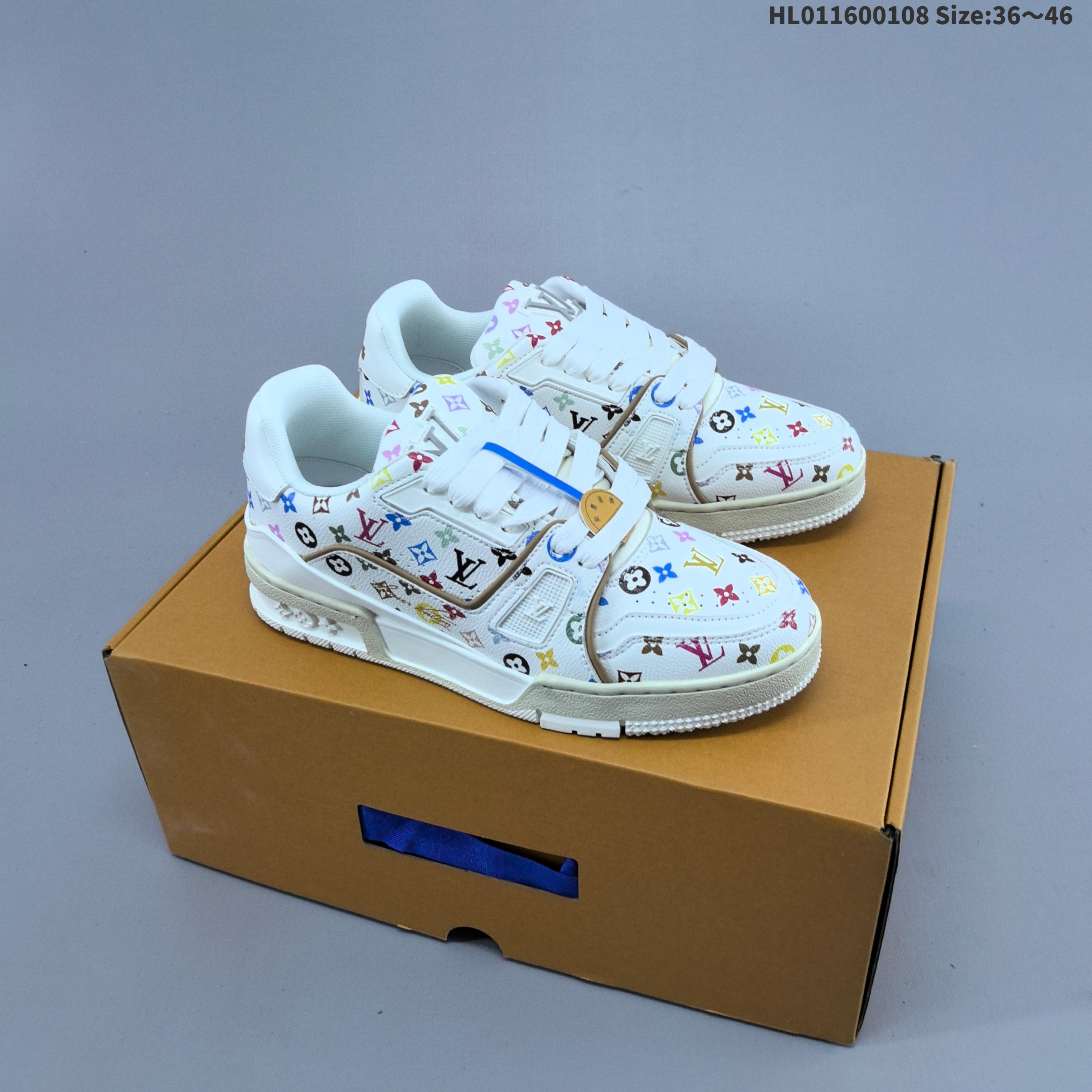 集合一福利开启🔥💰160
LV ARCH LIGHT SNEAKER路易威登板鞋 时尚运动鞋潮厚底增高女鞋。舒适防滑底和百搭性霸屏整个时尚娱乐圈,细节调整完美主义!采用柔软皮革拼接鞋面,独家开模大底, 侧边采用3D打印标志性Logo 尽显贵族时尚气息,配带正品全套包装。全新LV路易威登Louis vuitton Trainer Sneaker Low 休闲运动文化百搭板鞋。
编码:HL011600108 Size:36~46