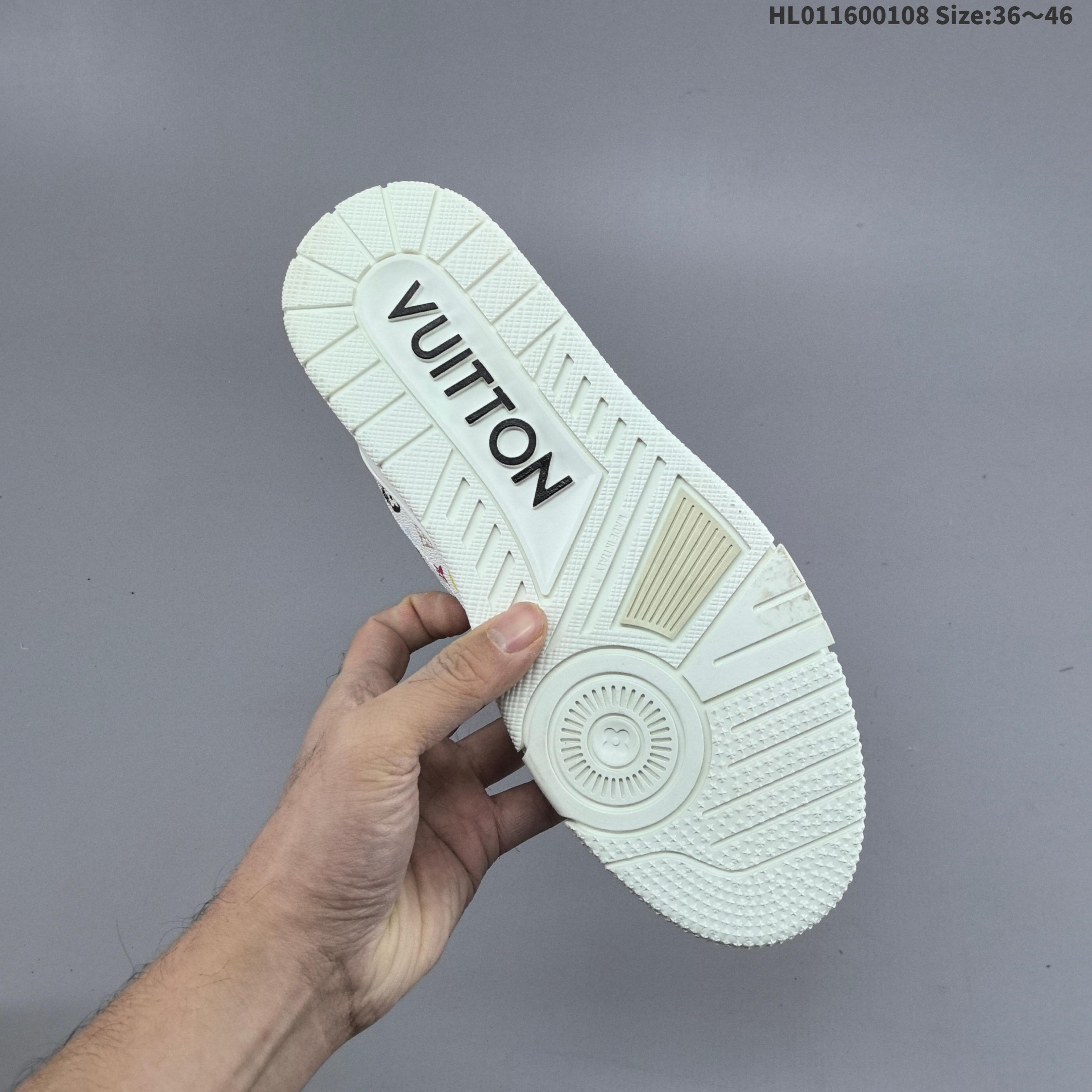 福利开启🔥💰160
 LV ARCH LIGHT SNEAKER路易威登板鞋 时尚运动鞋潮厚底增高女鞋。舒适防滑底和百搭性霸屏整个时尚娱乐圈，细节调整完美主义！采用柔软皮革拼接鞋面，独家开模大底， 侧边采用3D打印标志性Logo 尽显贵族时尚气息，配带正品全套包装。全新LV路易威登Louis vuitton Trainer Sneaker Low 休闲运动文化百搭板鞋。 
编码：HL011600108 Size:36～46