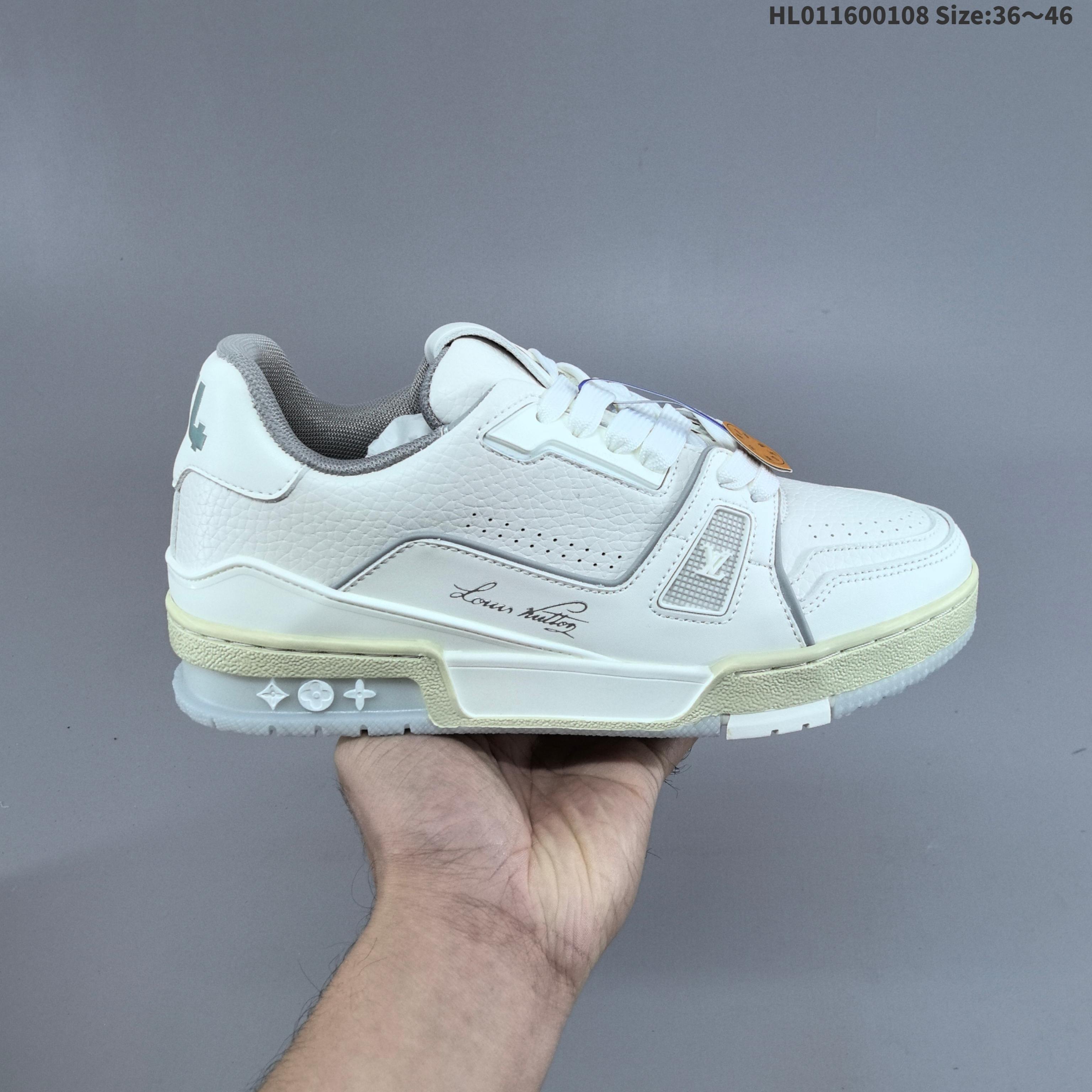 集合一福利开启🔥💰160
 LV ARCH LIGHT SNEAKER路易威登板鞋 时尚运动鞋潮厚底增高女鞋。舒适防滑底和百搭性霸屏整个时尚娱乐圈，细节调整完美主义！采用柔软皮革拼接鞋面，独家开模大底， 侧边采用3D打印标志性Logo 尽显贵族时尚气息，配带正品全套包装。全新LV路易威登Louis vuitton Trainer Sneaker Low 休闲运动文化百搭板鞋。 
编码：HL011600108 Size:36～46