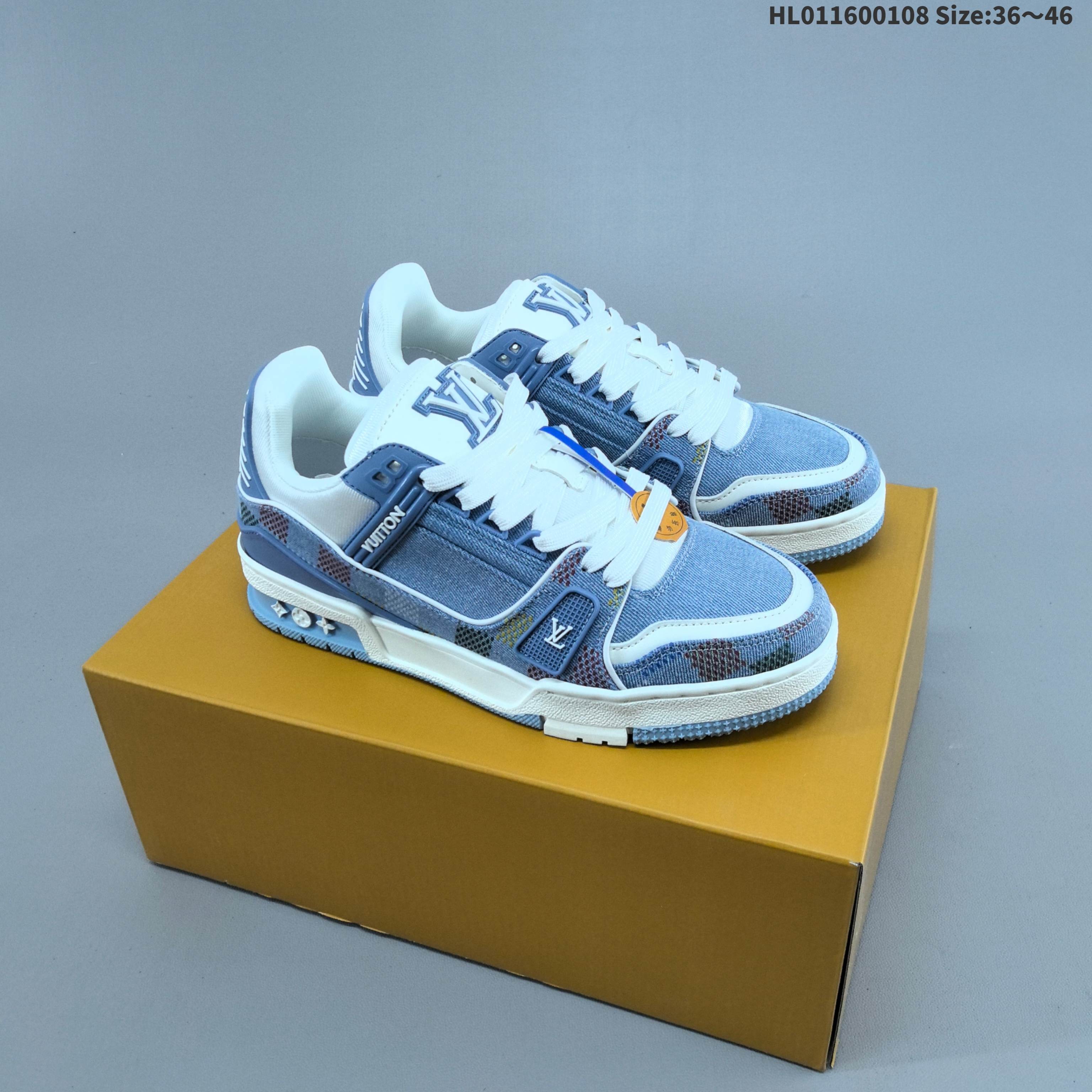 集合二福利开启🔥💰160
LV ARCH LIGHT SNEAKER路易威登板鞋 时尚运动鞋潮厚底增高女鞋。舒适防滑底和百搭性霸屏整个时尚娱乐圈,细节调整完美主义!采用柔软皮革拼接鞋面,独家开模大底, 侧边采用3D打印标志性Logo 尽显贵族时尚气息,配带正品全套包装。全新LV路易威登Louis vuitton Trainer Sneaker Low 休闲运动文化百搭板鞋。
编码:HL011600108 Size:36~46