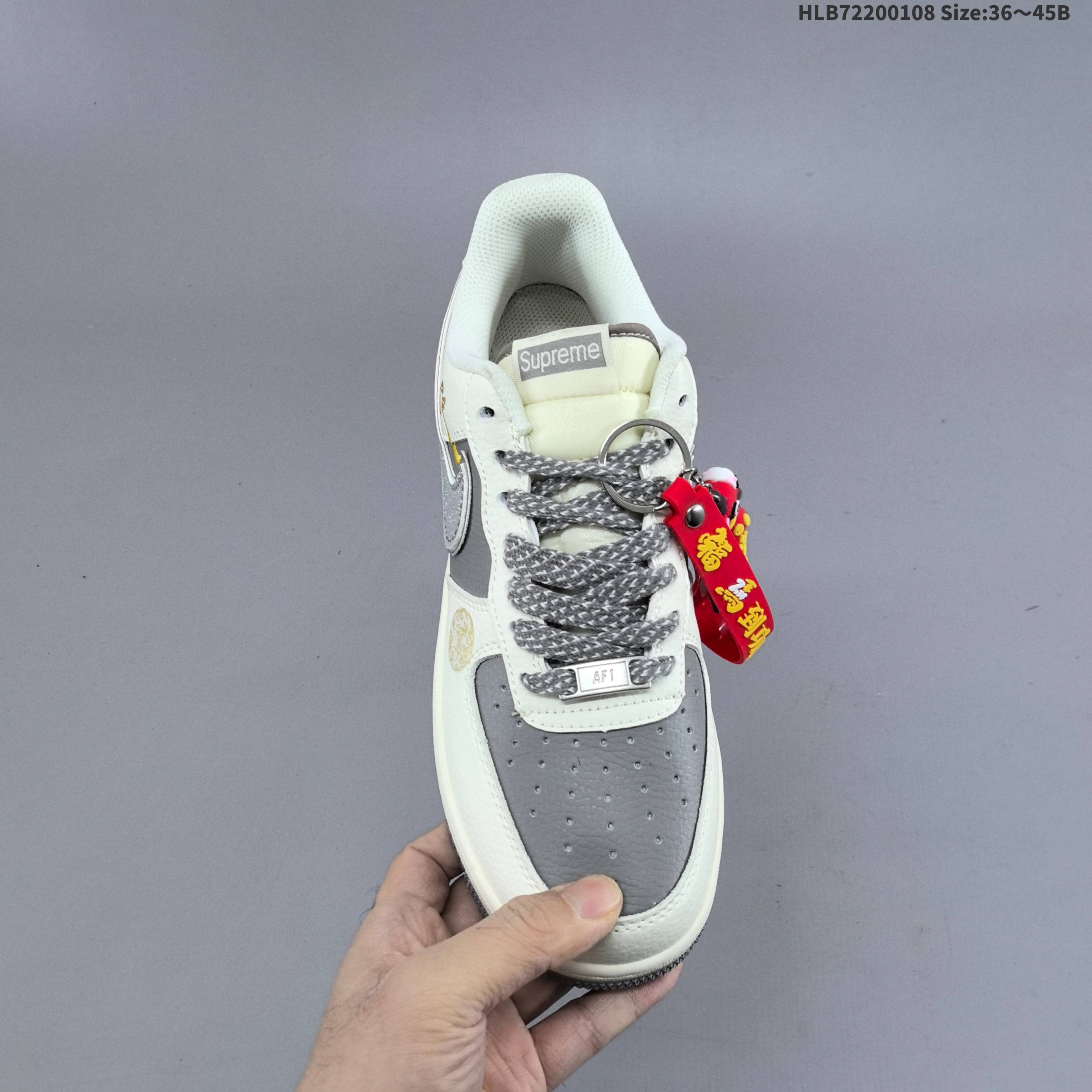 💰220
公司级✅NIKE AIR FORCE 1‘07
原楦头原纸板 打造纯正低帮空军版型
专注外贸渠道 全掌内置蜂窝气垫 
原盒配件 原厂中底钢印、拉帮完美 
货号:CS5288-063
Size:36 36.5 37.5 38 38.5 39 40 40.5 41 42 42.5 43 44 45
ID:HLB72200108 Size:36～45B