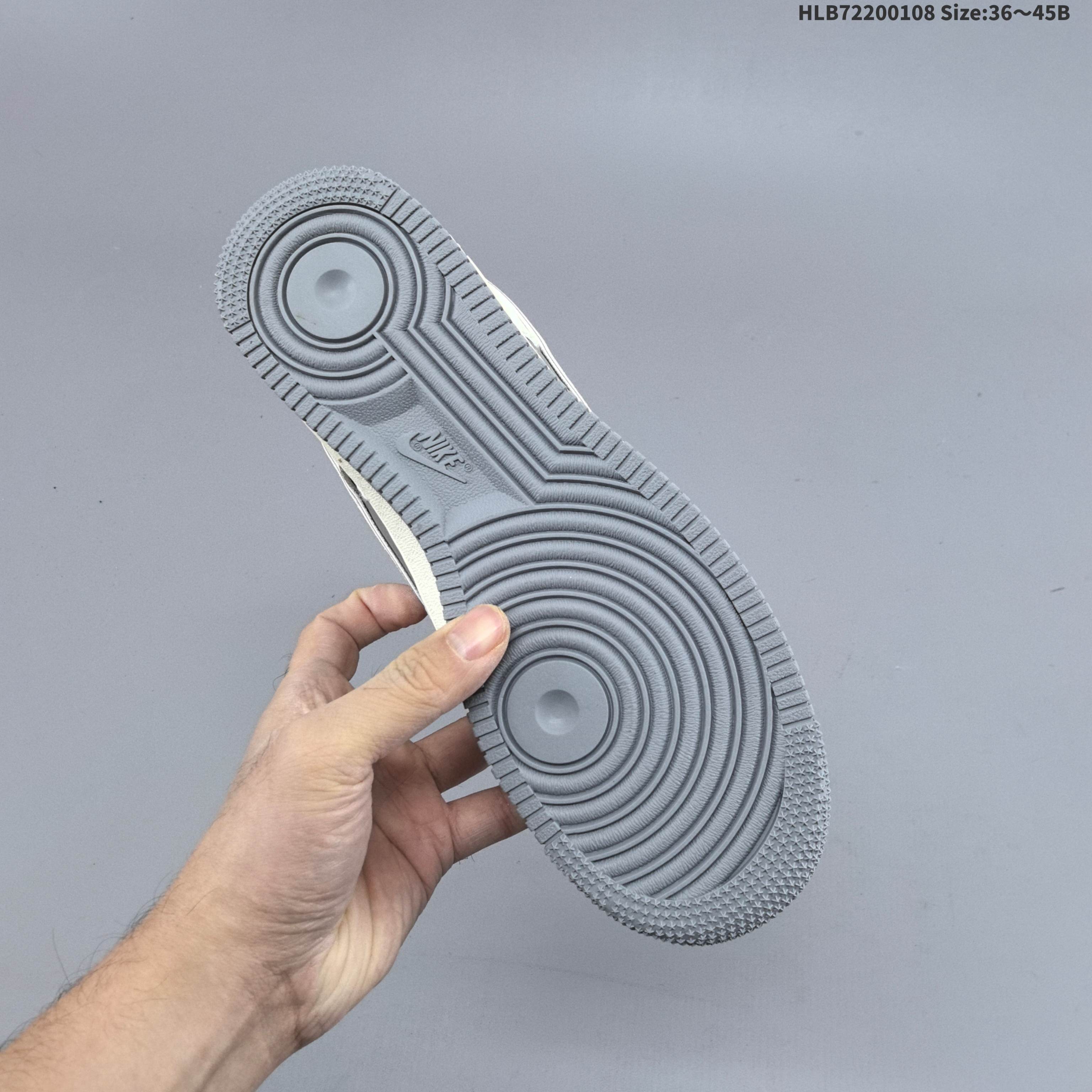 💰220
公司级✅NIKE AIR FORCE 1‘07
原楦头原纸板 打造纯正低帮空军版型
专注外贸渠道 全掌内置蜂窝气垫 
原盒配件 原厂中底钢印、拉帮完美 
货号:CS5288-063
Size:36 36.5 37.5 38 38.5 39 40 40.5 41 42 42.5 43 44 45
ID:HLB72200108 Size:36～45B