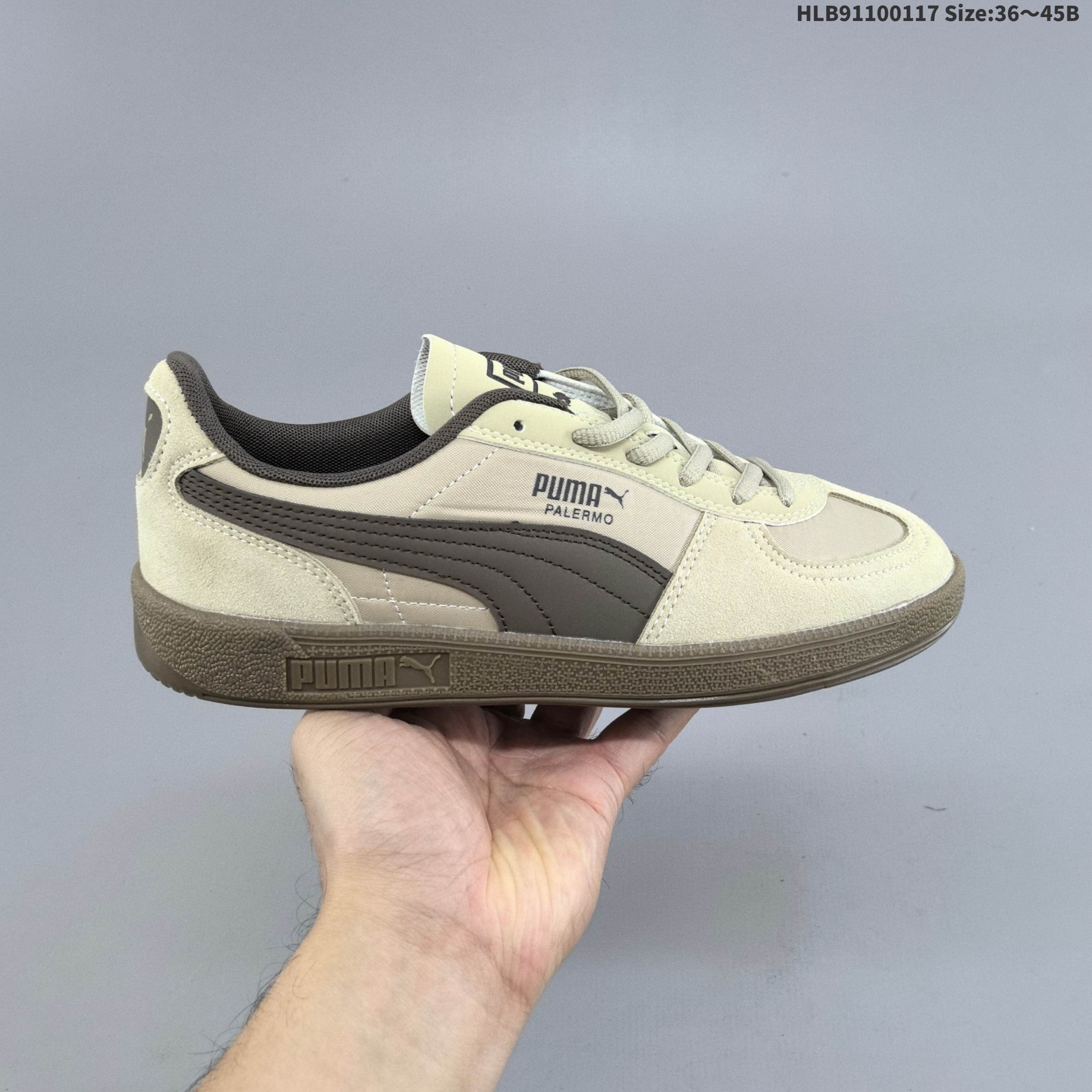 💰110
PUMA/彪马 女运动板鞋，原楦原纸版开发版型，采用环保纤维革组合翻毛皮饰片鞋面材质，外置耐磨橡胶大底❗️蕾哈娜同系面包鞋太好看了！彪马Puma Park Lifestyle OG Sneaker 公园生活方式系列低帮复古面包风百搭休闲运动板鞋。
货号：403257
编码：HLB91100117 Size:36～45B