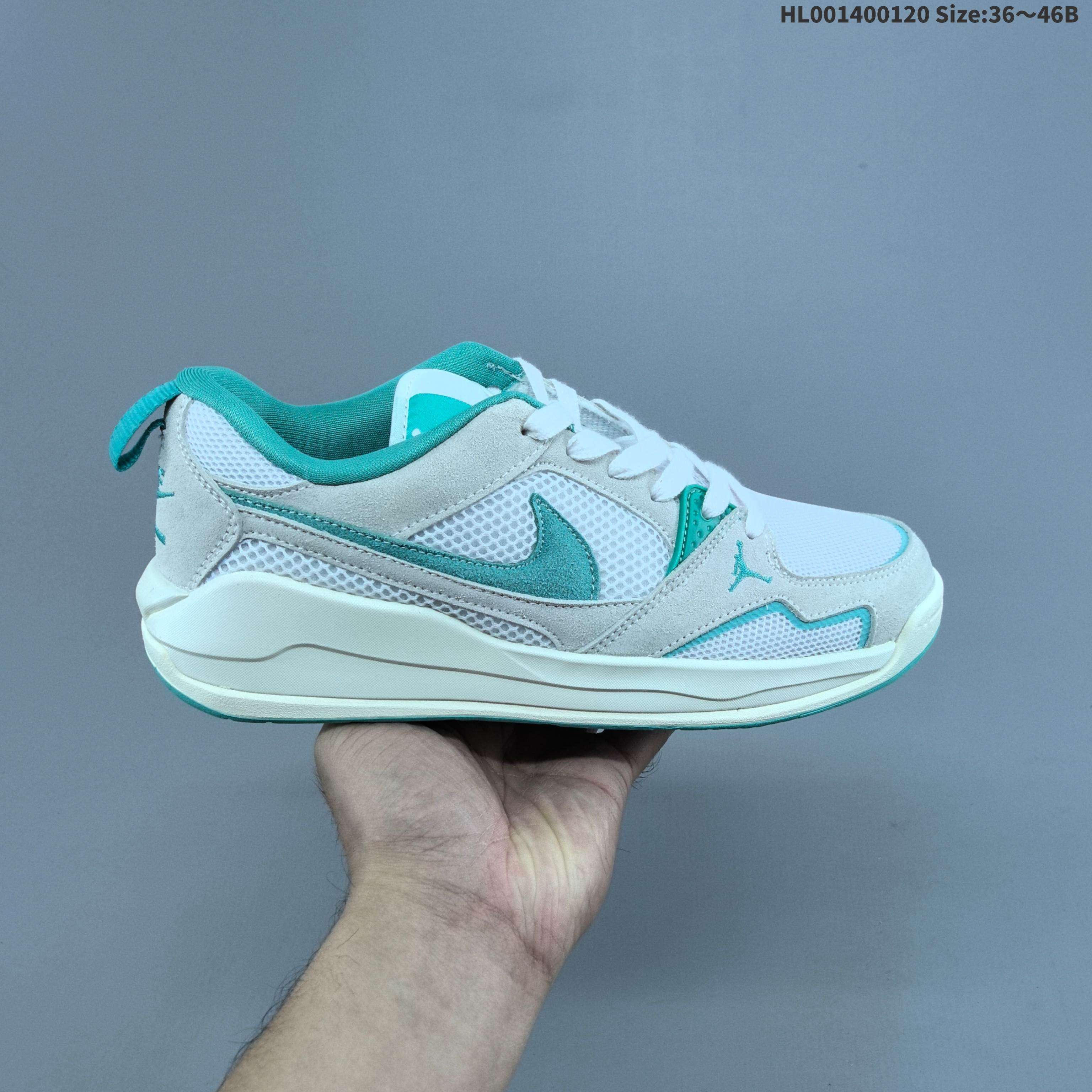 集合二💰140
真标带半码
Air Jordan CMFT Era 低帮 蓝黑白 乔丹篮球鞋系列 舒适简约百搭耐磨低邦生活休闲鞋 鞋身整体采用双层黑色网眼设计，搭配蓝色皮革框架覆盖层，鞋身两侧经典的Swoosh Logo标识以白色毛绒质感点缀，个性十足；鞋头处Jumpman Logo采用黑色刺绣呈现，鞋舌标签上以黑色Jumpman Logo及红色Flight字样点缀，米白色中底为鞋子增添了复古气息，搭配足弓支撑设计，时尚有型的同时，舒适感同步在线；后跟Nike Swoosh Logo辅以黑色刺绣呈现，还融合了Air Jordan 1与Air Jordan 6舒适科技DNA，确保全天候支撑；该鞋款没有复刻初代SBB，而是以区块重构重新演绎新美学，让鞋子拥有复古韵味的同时，还夹杂着现代时尚设计。
男货号：HJ6777-004
女货号：HQ0506-004
HL001400120