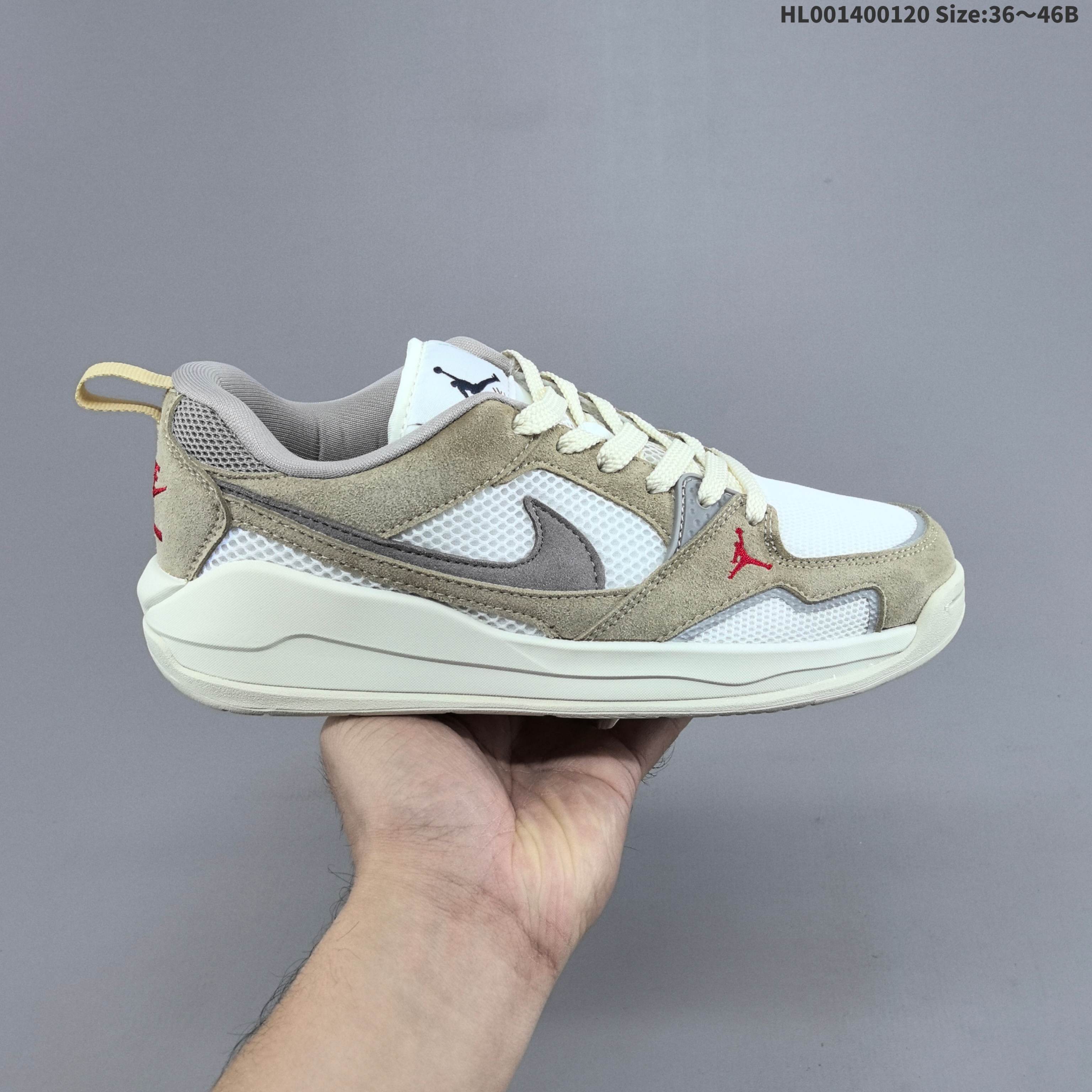 集合三💰140
真标带半码
Air Jordan CMFT Era 低帮 蓝黑白 乔丹篮球鞋系列 舒适简约百搭耐磨低邦生活休闲鞋 鞋身整体采用双层黑色网眼设计，搭配蓝色皮革框架覆盖层，鞋身两侧经典的Swoosh Logo标识以白色毛绒质感点缀，个性十足；鞋头处Jumpman Logo采用黑色刺绣呈现，鞋舌标签上以黑色Jumpman Logo及红色Flight字样点缀，米白色中底为鞋子增添了复古气息，搭配足弓支撑设计，时尚有型的同时，舒适感同步在线；后跟Nike Swoosh Logo辅以黑色刺绣呈现，还融合了Air Jordan 1与Air Jordan 6舒适科技DNA，确保全天候支撑；该鞋款没有复刻初代SBB，而是以区块重构重新演绎新美学，让鞋子拥有复古韵味的同时，还夹杂着现代时尚设计。
男货号：HJ6777-004
女货号：HQ0506-004
HL001400120