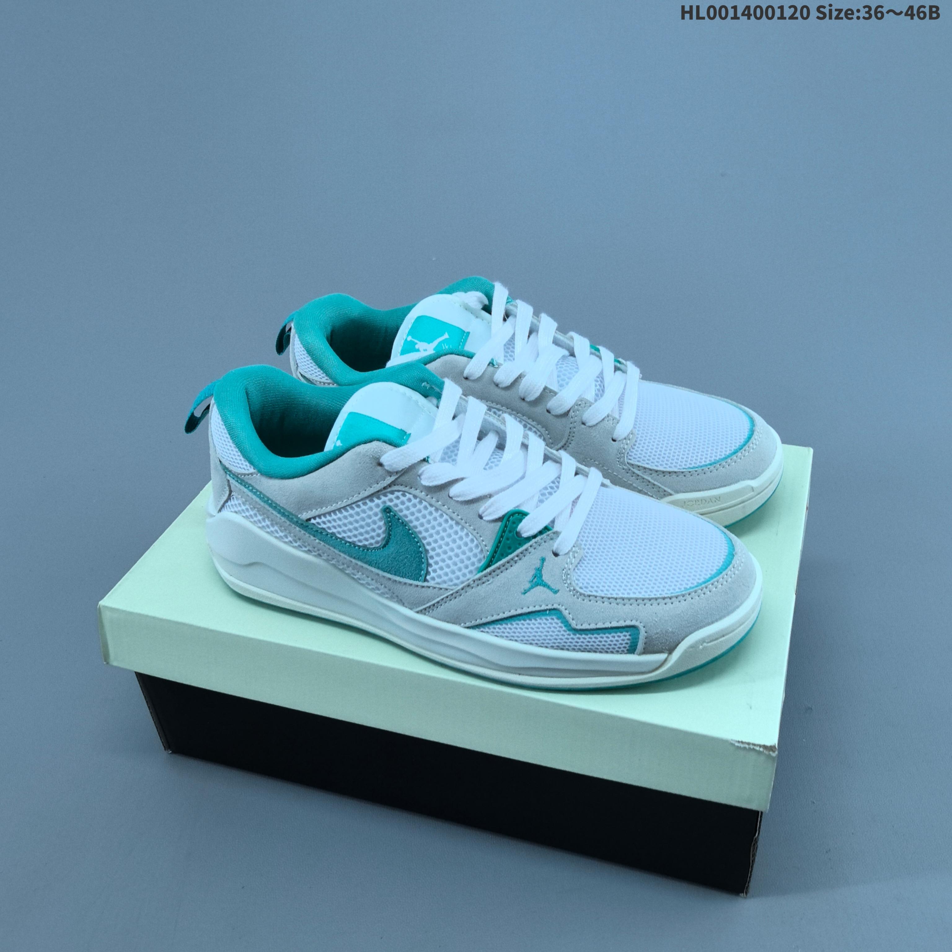 集合二💰140
真标带半码
Air Jordan CMFT Era 低帮 蓝黑白 乔丹篮球鞋系列 舒适简约百搭耐磨低邦生活休闲鞋 鞋身整体采用双层黑色网眼设计，搭配蓝色皮革框架覆盖层，鞋身两侧经典的Swoosh Logo标识以白色毛绒质感点缀，个性十足；鞋头处Jumpman Logo采用黑色刺绣呈现，鞋舌标签上以黑色Jumpman Logo及红色Flight字样点缀，米白色中底为鞋子增添了复古气息，搭配足弓支撑设计，时尚有型的同时，舒适感同步在线；后跟Nike Swoosh Logo辅以黑色刺绣呈现，还融合了Air Jordan 1与Air Jordan 6舒适科技DNA，确保全天候支撑；该鞋款没有复刻初代SBB，而是以区块重构重新演绎新美学，让鞋子拥有复古韵味的同时，还夹杂着现代时尚设计。
男货号：HJ6777-004
女货号：HQ0506-004
HL001400120