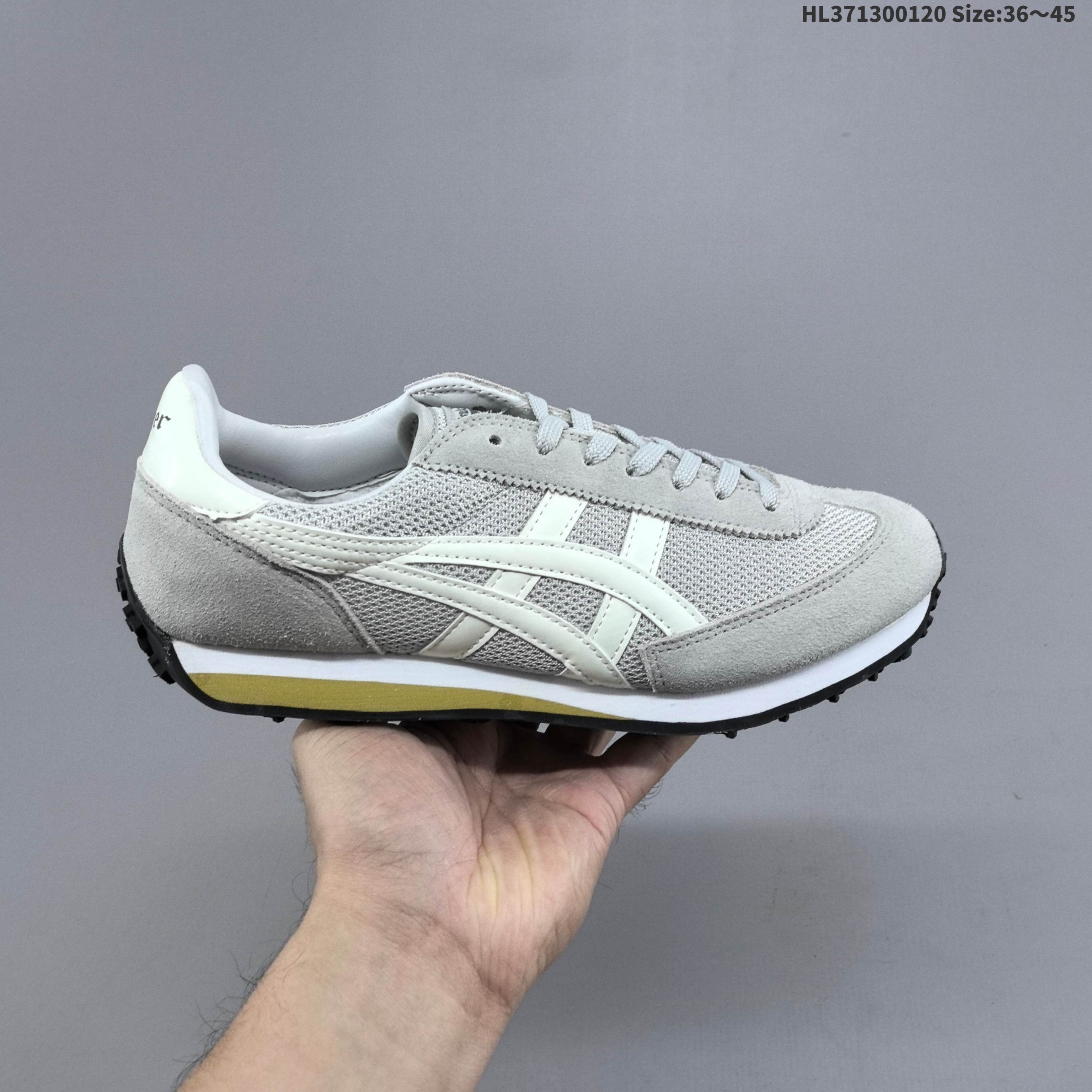 集合一💰130
公司级✅Onitsuka Tiger Edr 78 复古单品
此款Onitsuka Tiger从款式颜色造型上体现出追求舒适和细节，鞋类更是推崇手工制作的严谨，融舒适性与可穿性的设计风格，注重细节和别致魅力，既保持稳重，又不失轻松的时尚感
货号：1183B395-02
尺码：36 37 38 39 40.5 41.5 42 43.5 44 45 ID：HL371300120 Size:36～45