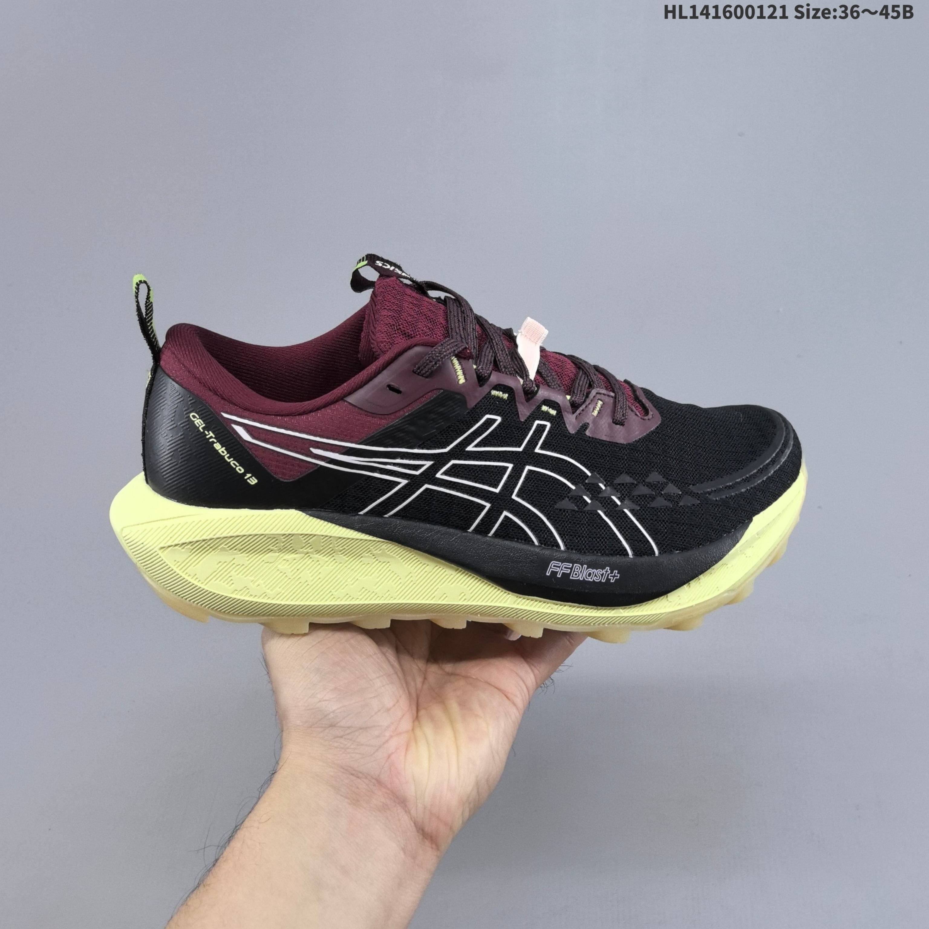 💰160
公司级✅ASICS GEL-TRABUCO MAX 13 亚瑟士 网面透气 耐磨 越野跑步鞋
这双鞋的外观设计超级吸引人 简约大气 色彩搭配也很时尚 ASICS亚瑟士的独家GEL缓震科技 在跑步过程中感受到前所未有的舒适感 脚底仿佛踩在云端一般轻盈 这双鞋的抓地力也非常出色 无论是湿滑的泥泞小路还是崎岖的山路 它都能牢牢地抓住地面 
lD:HL141600121 Size:36～45B