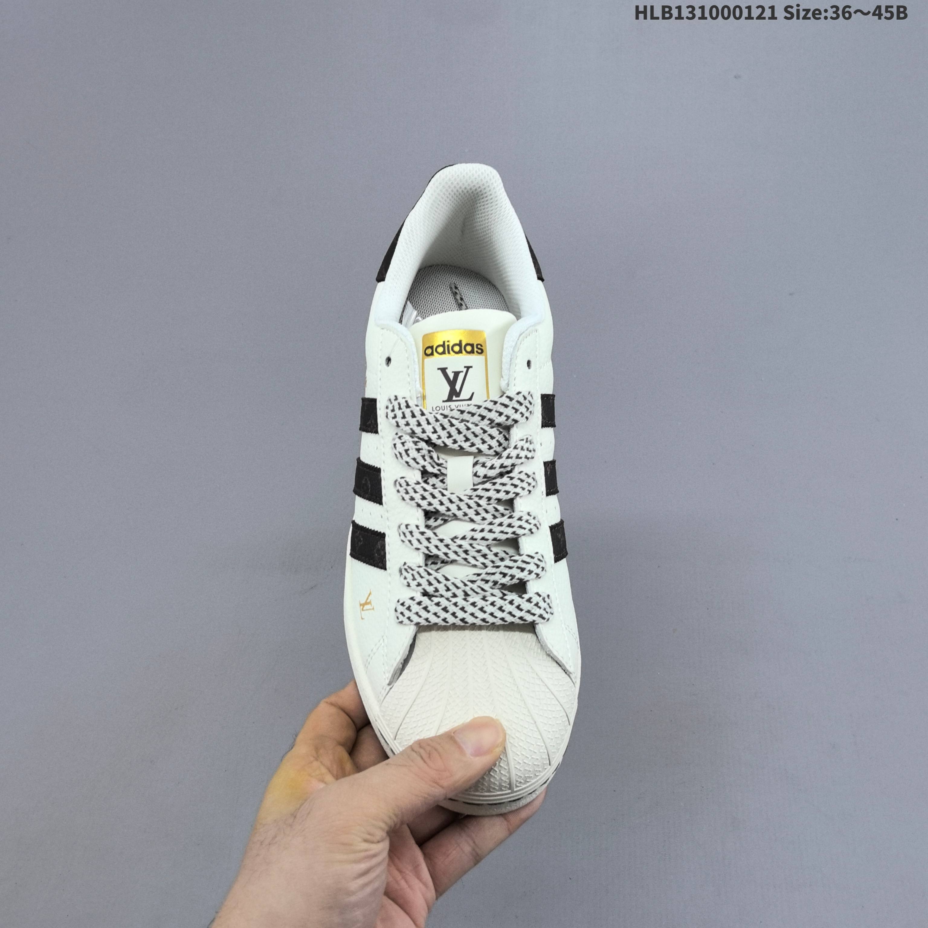 特价💰150
阿迪达斯Adidas三叶草 Originals Superstar贝壳头系列低帮经典百搭休闲运动板鞋
货号：SD6803
尺码：36 36.5 37.5 38 38.5 39 40 41 40.5 41 42 42.5 43 44 45
HLB131000121 Size:36～45B