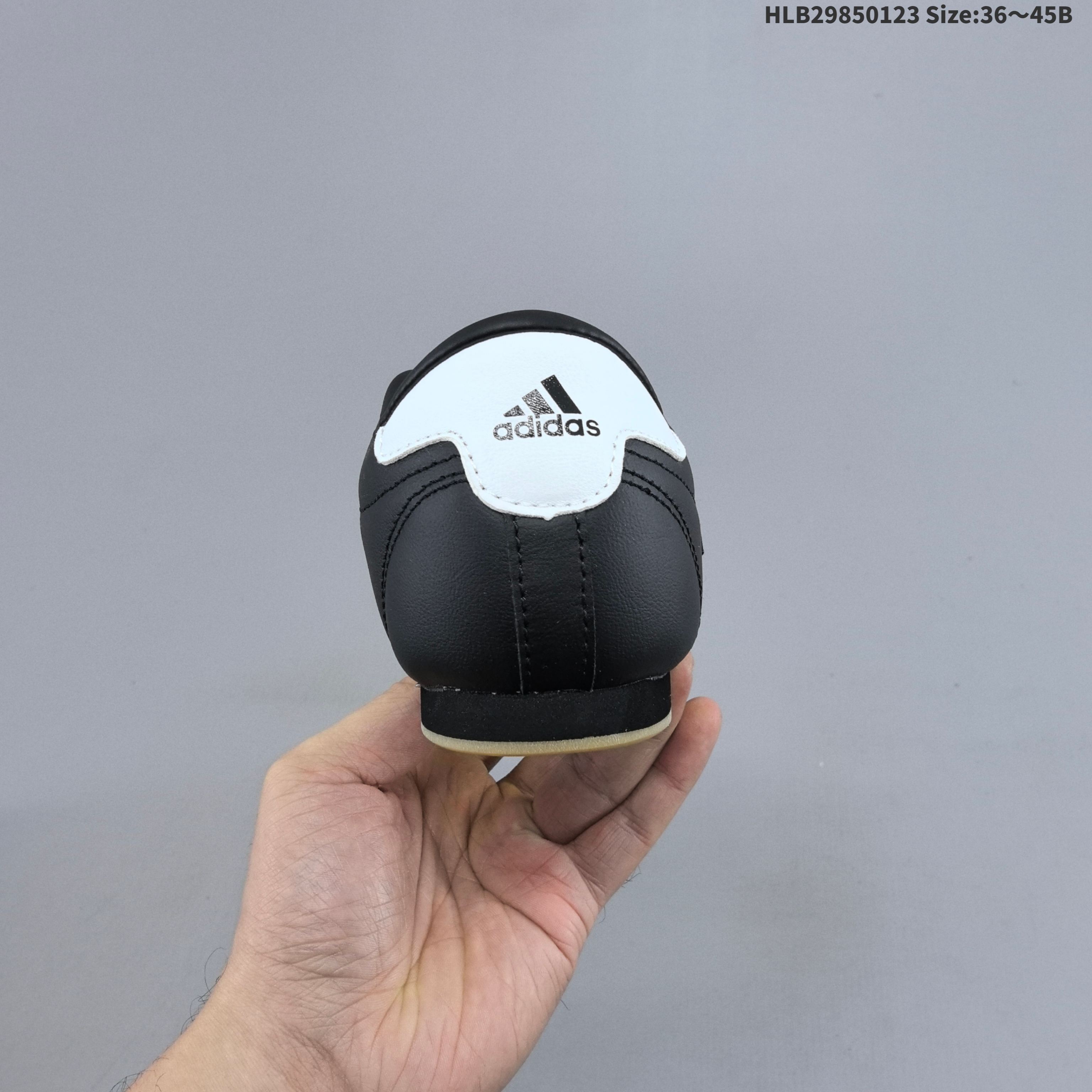 💰135 
阿迪达斯Adidas Originals Taekwondo 运动舒适 防滑耐磨包裏性低帮 训练鞋
货号：JQ4774
编码：HLB29850123 Size:36～45B