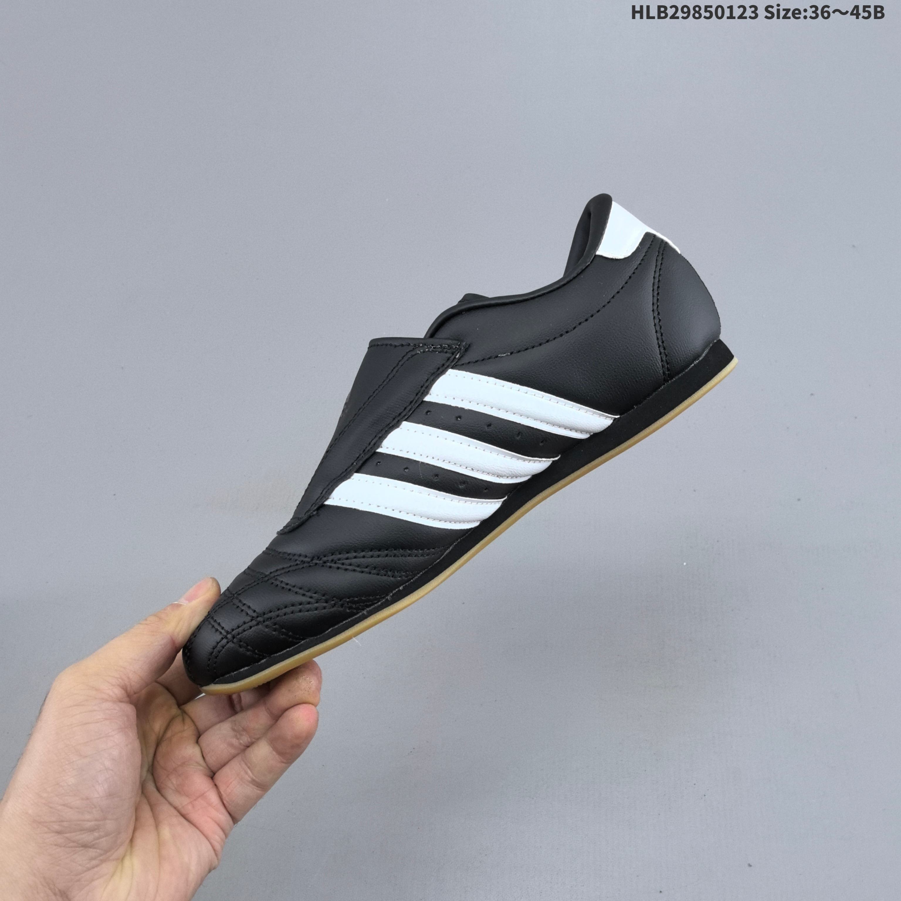 💰135 
阿迪达斯Adidas Originals Taekwondo 运动舒适 防滑耐磨包裏性低帮 训练鞋
货号：JQ4774
编码：HLB29850123 Size:36～45B