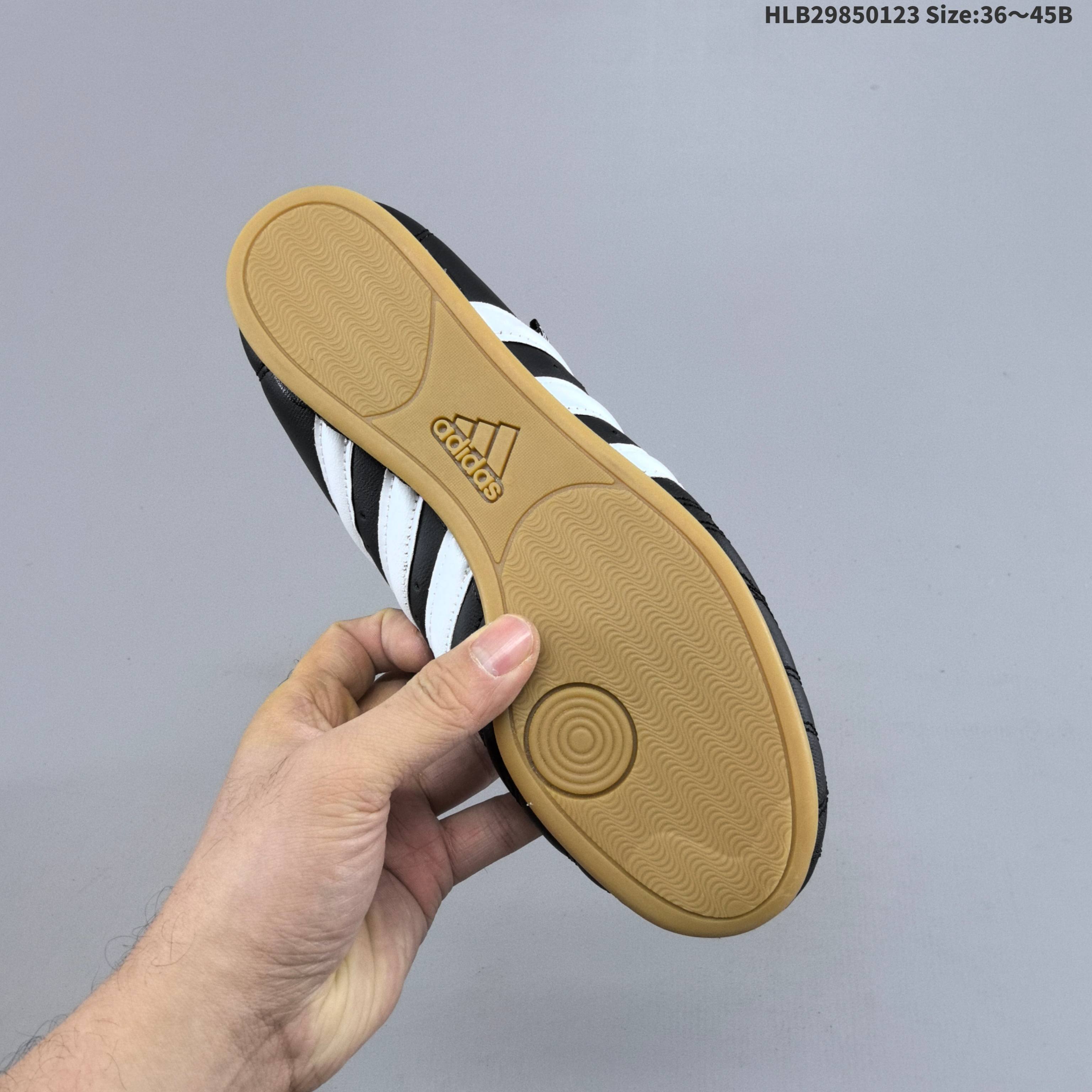 💰135 
阿迪达斯Adidas Originals Taekwondo 运动舒适 防滑耐磨包裏性低帮 训练鞋
货号：JQ4774
编码：HLB29850123 Size:36～45B